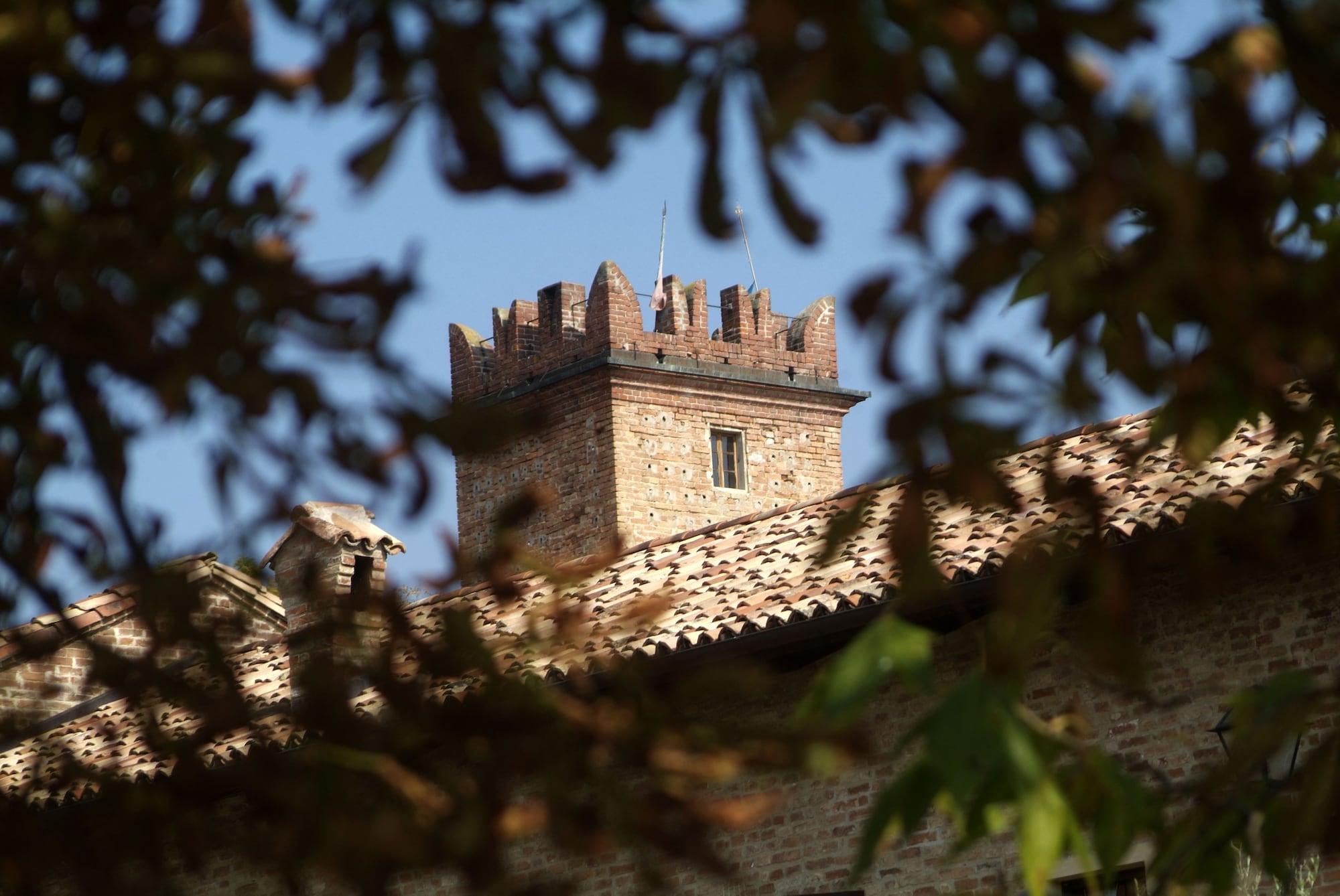 Vista Exterior Castello di Razzano, The Originals Relais (Relais du Silence)