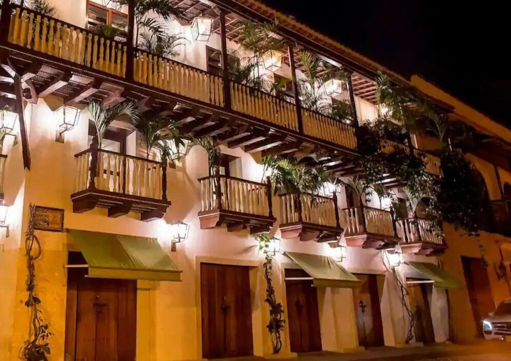 Varios Leones de Alba Hotel Boutique