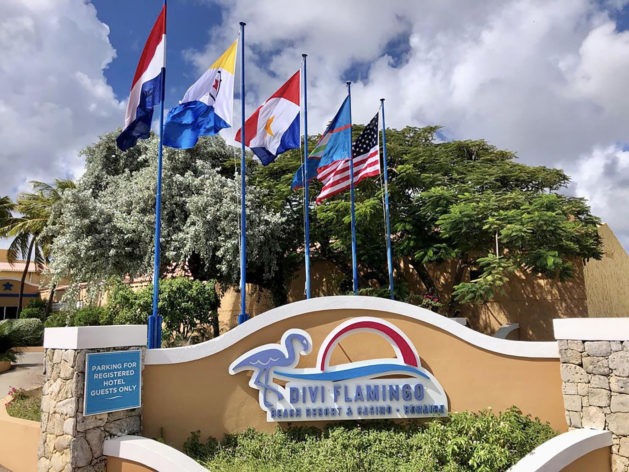 Vista Exterior Divi Flamingo Beach Resort & Casino