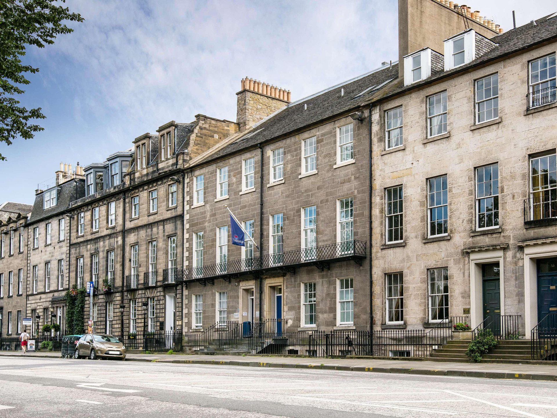 Vista Exterior Travelodge Edinburgh Central Queen Street