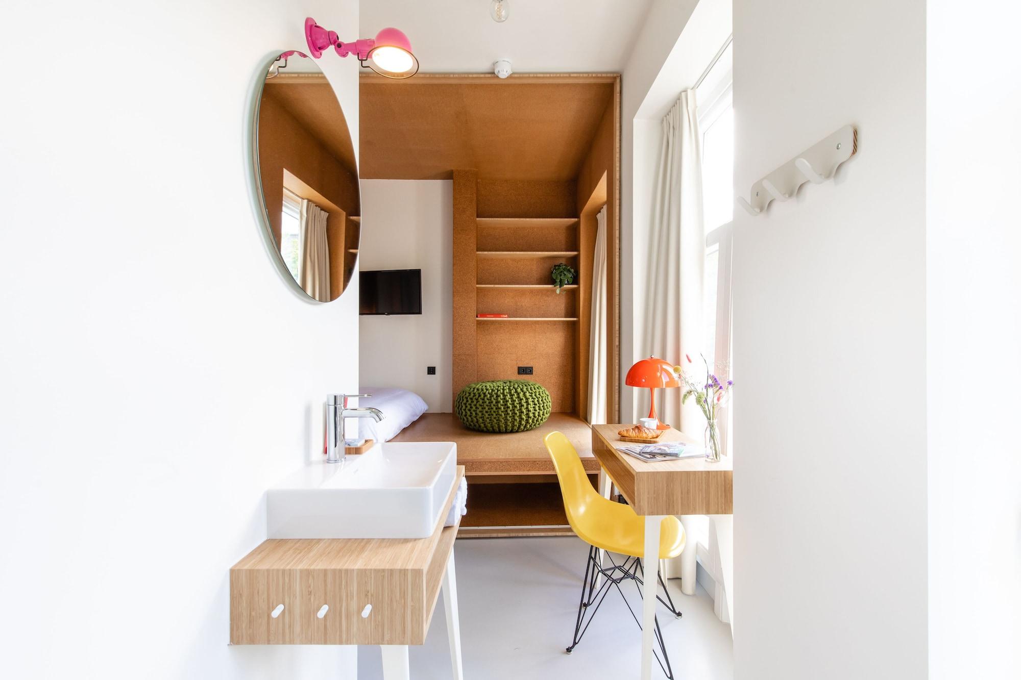 Varios the bellhop hotel