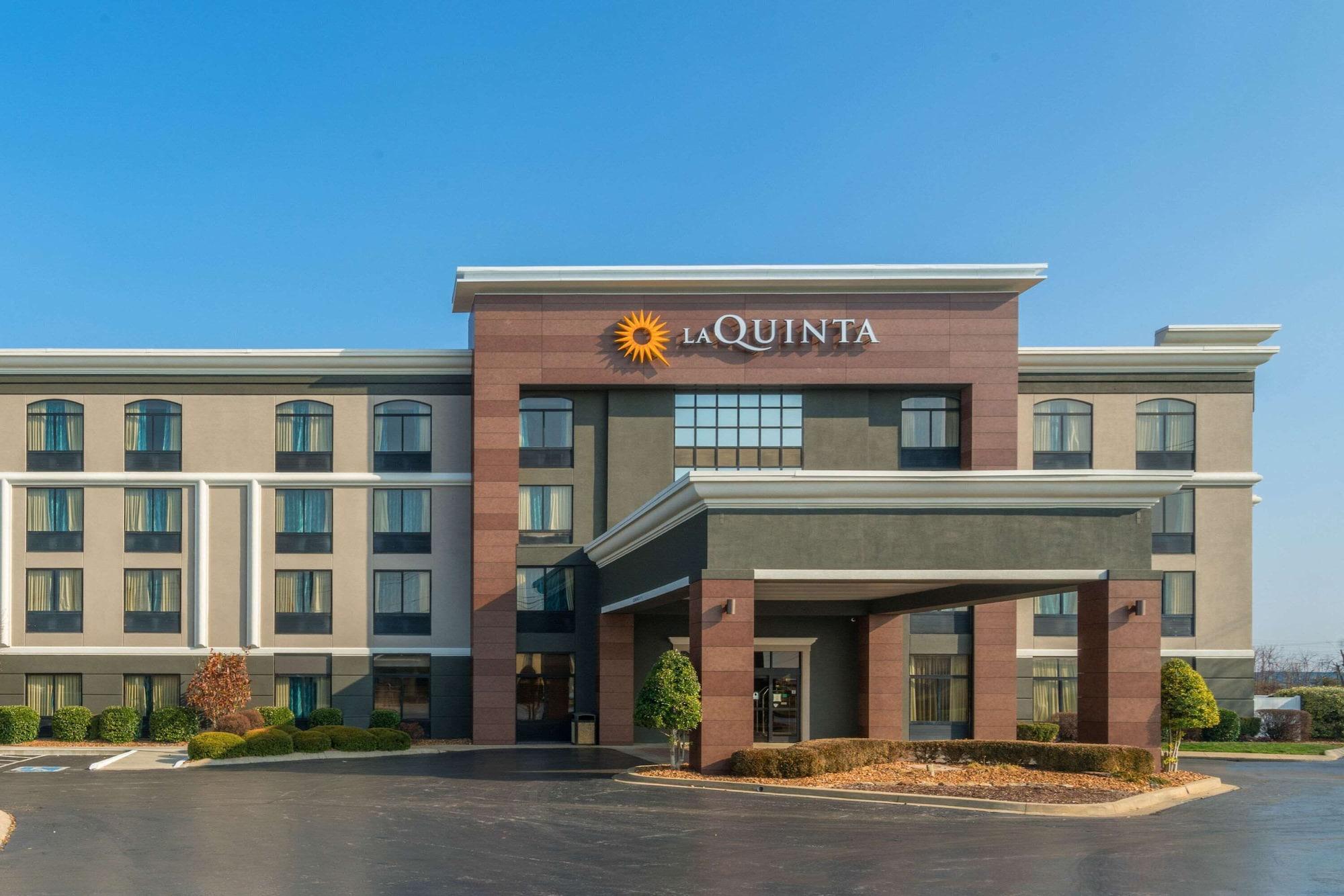 Vista Exterior La Quinta Inn & Suites by Wyndham Clarksville