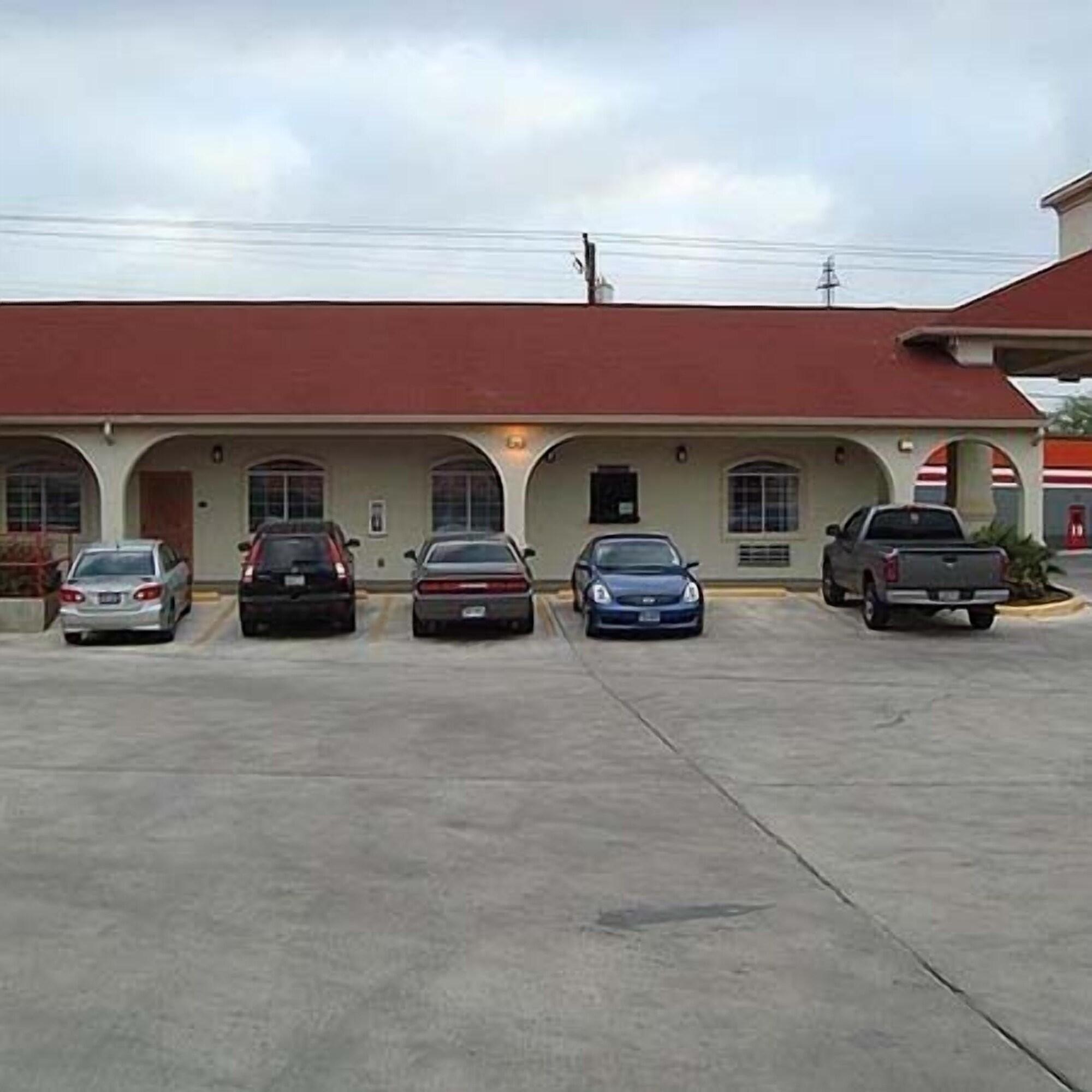 Varios Winnquest Inn Near Ft. Sam Houston