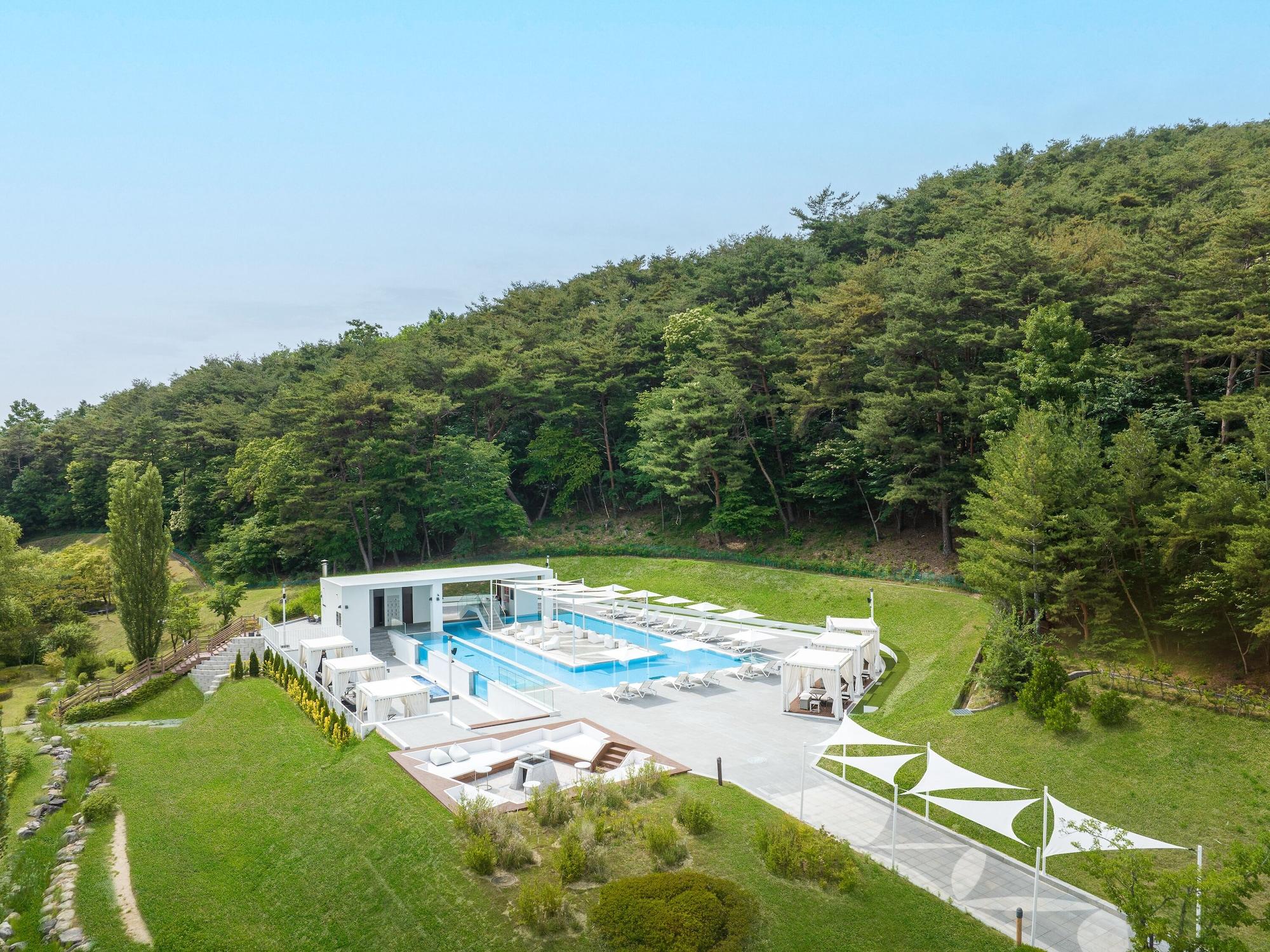 Vista Piscina The Suites Hotel Namwon