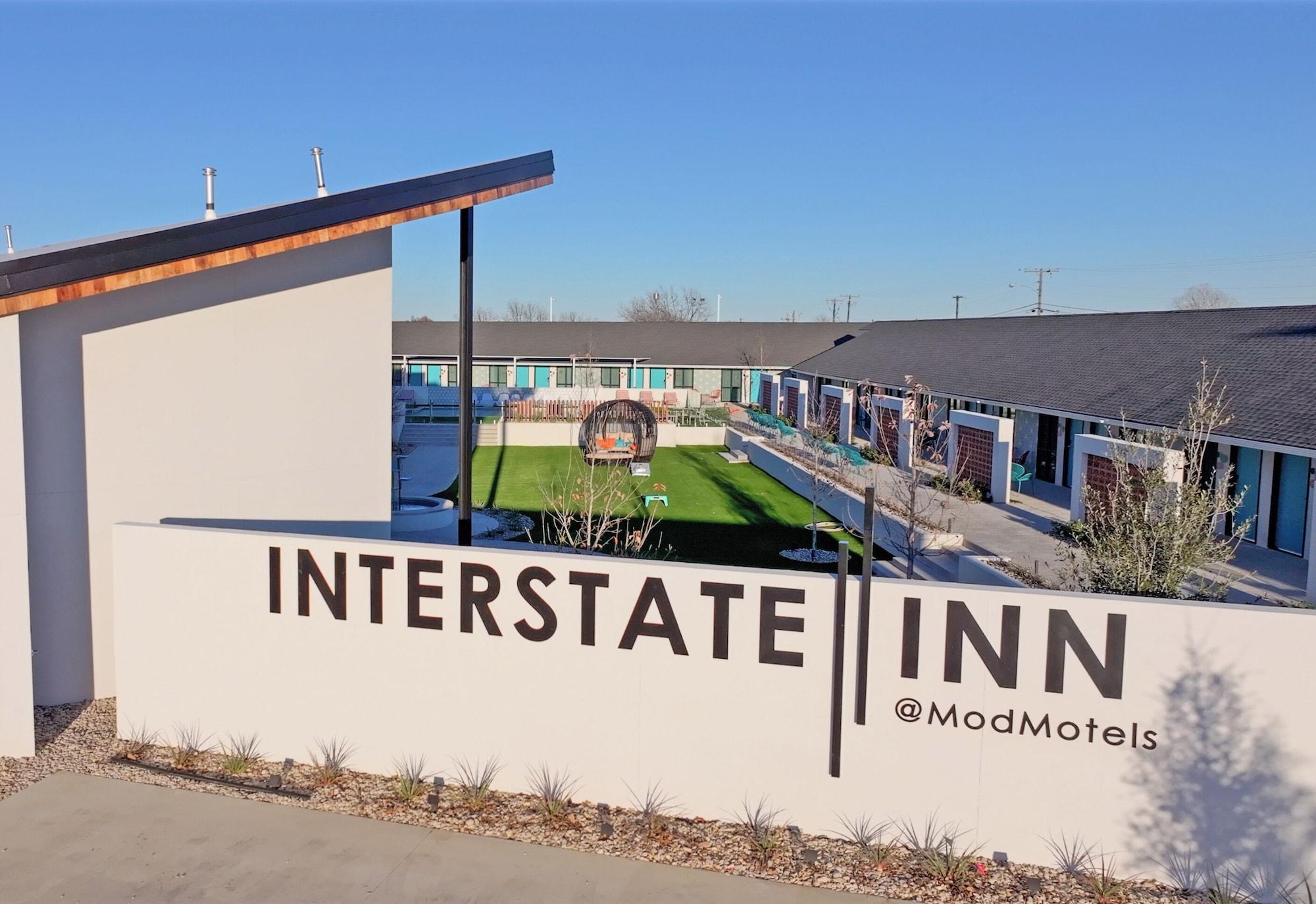 Varios Interstate Inn