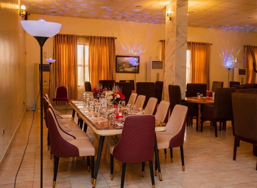 Restaurant Royalbirds Hotel & Towers