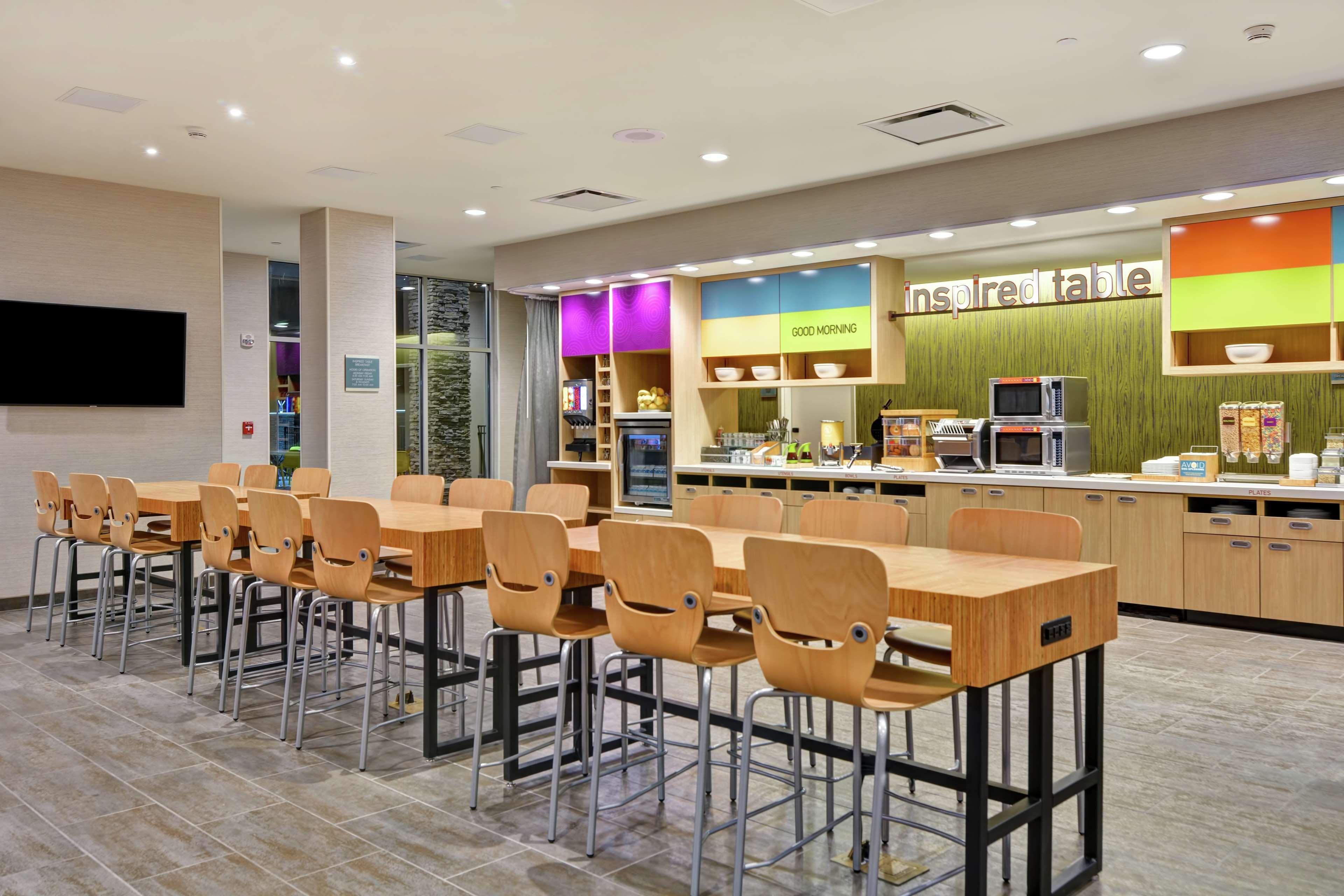 Restaurant Home2 Suites by Hilton Charlotte Piper Glen