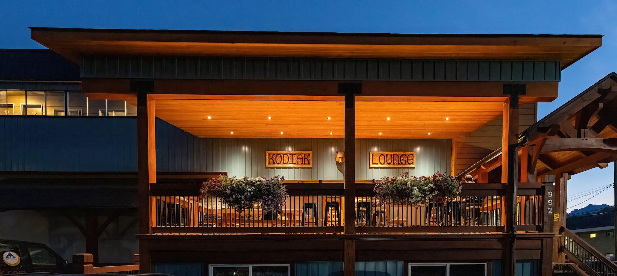 Vista Exterior Raging Elk Adventure Lodging