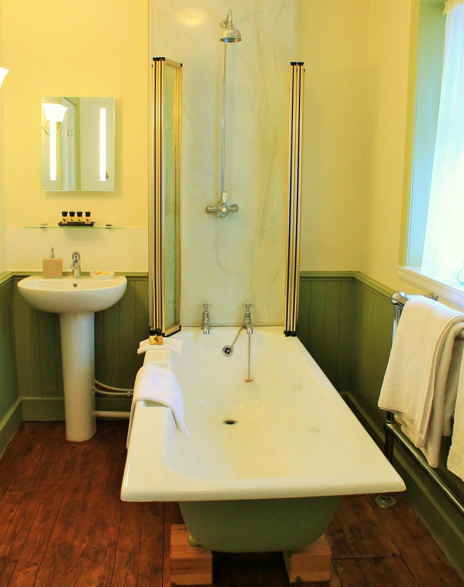 Equipamiento de Habitación Tirindrish House