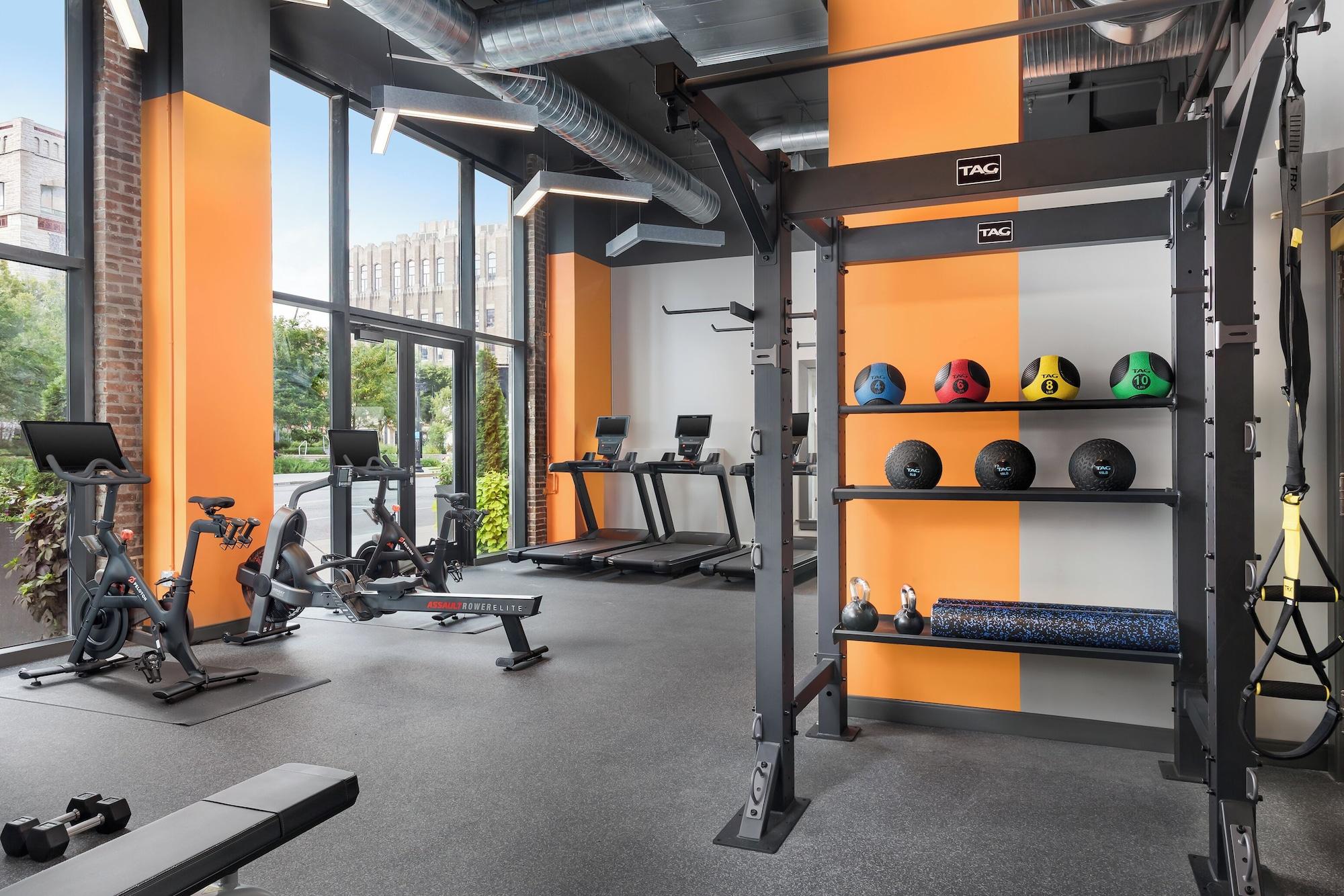 Gimnasio Angad Arts Hotel St. Louis, Tapestry Collection by Hilton