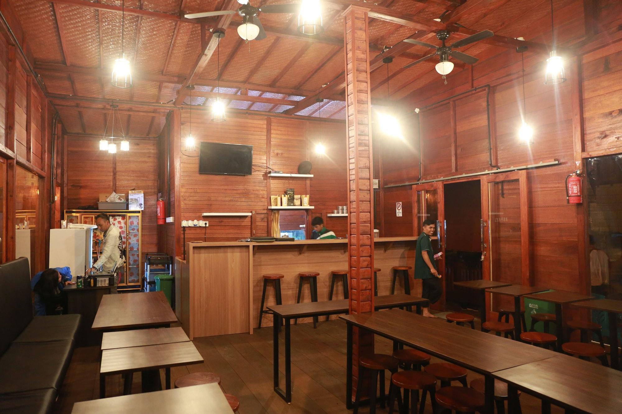 Restaurant Swarga Lodge and Homestay