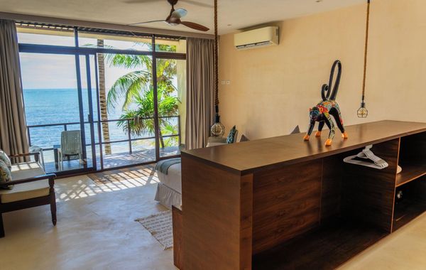 Ocean Front Villa @ Private Beach in Tulum. Snorkel, Kayak, Paddleboard Included - Hoteles cerca de Playa Las Palmas en Tulum