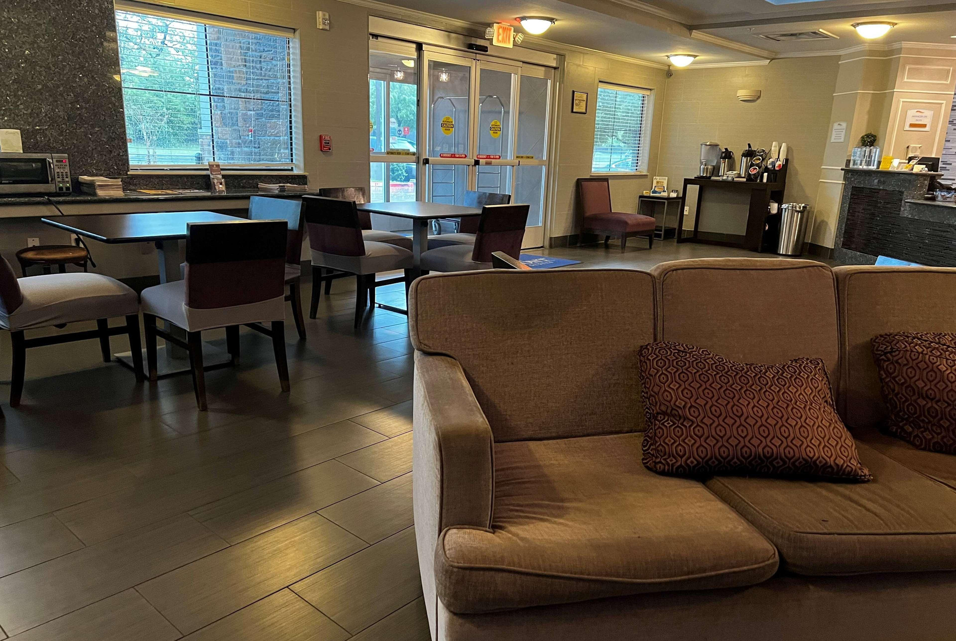 Vista Lobby Baymont by Wyndham College Station