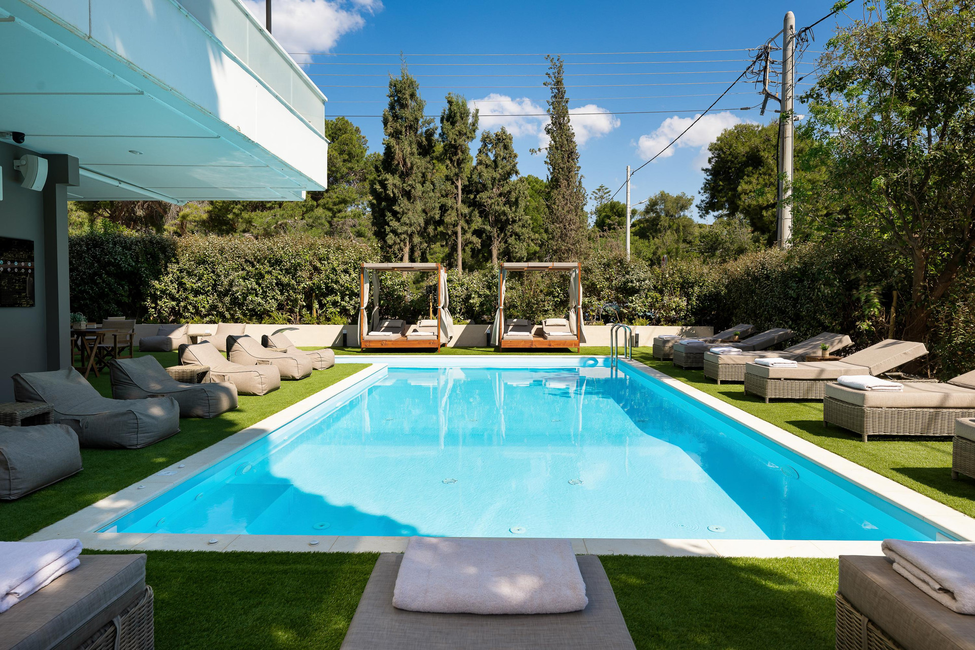 Vista Piscina Athenian Riviera Hotel