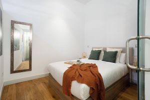 Alquiler Vacacional - Apartment with Office Desk in Sol