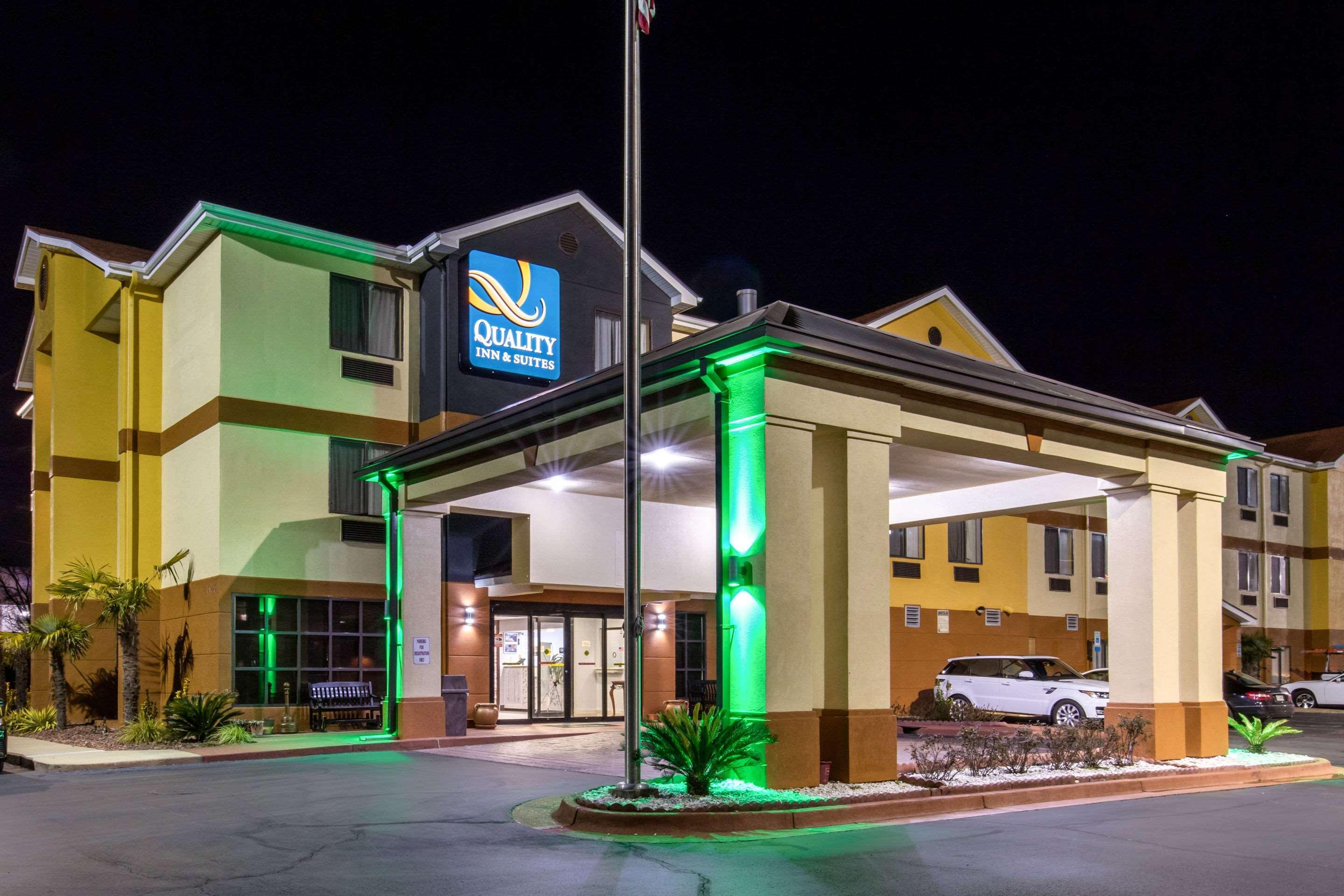 Vista Exterior Quality Inn & Suites Montgomery East Carmichael Rd