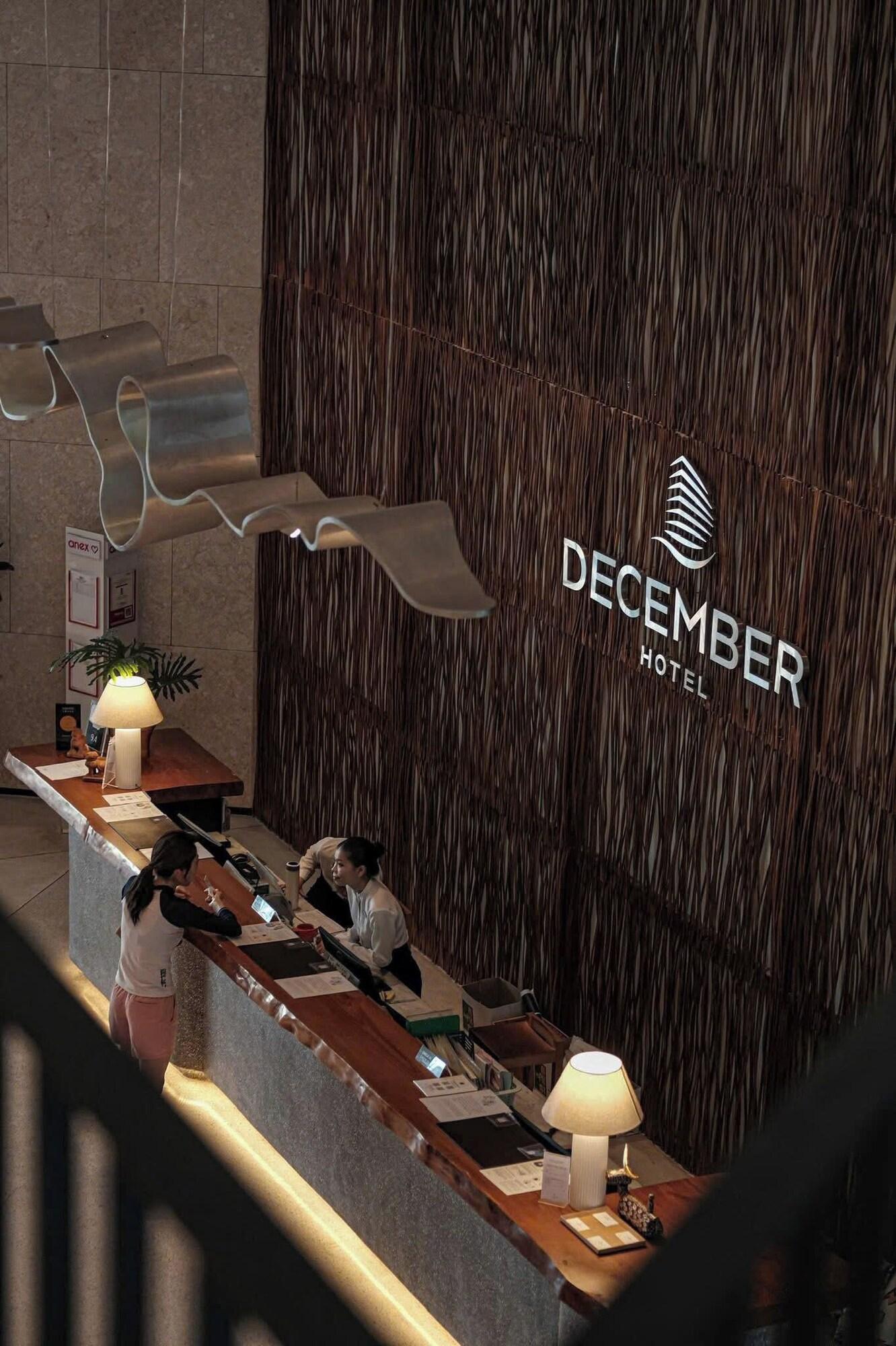 Vista Lobby December