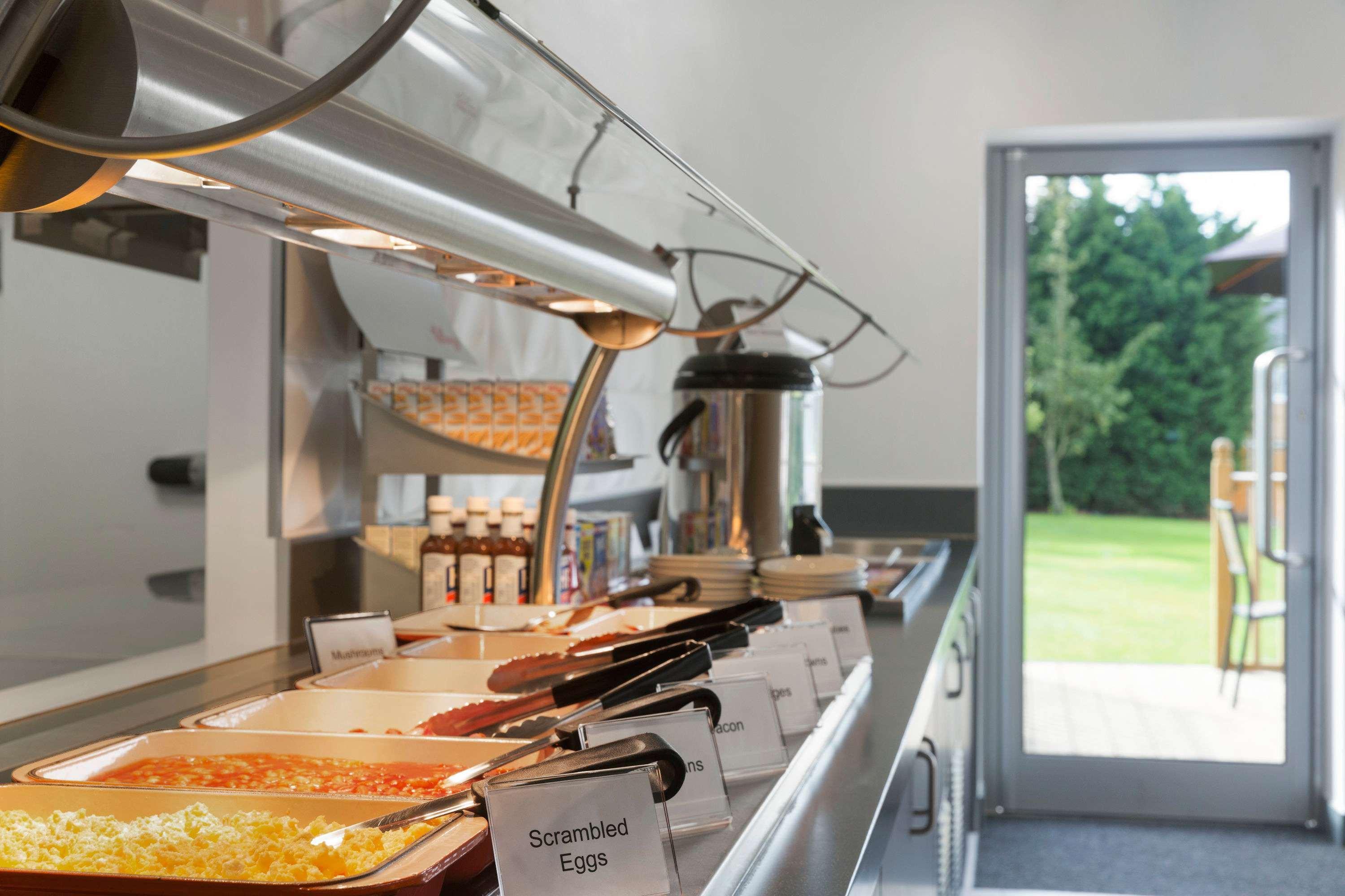 Restaurant Ramada By Wyndham Milton Keynes