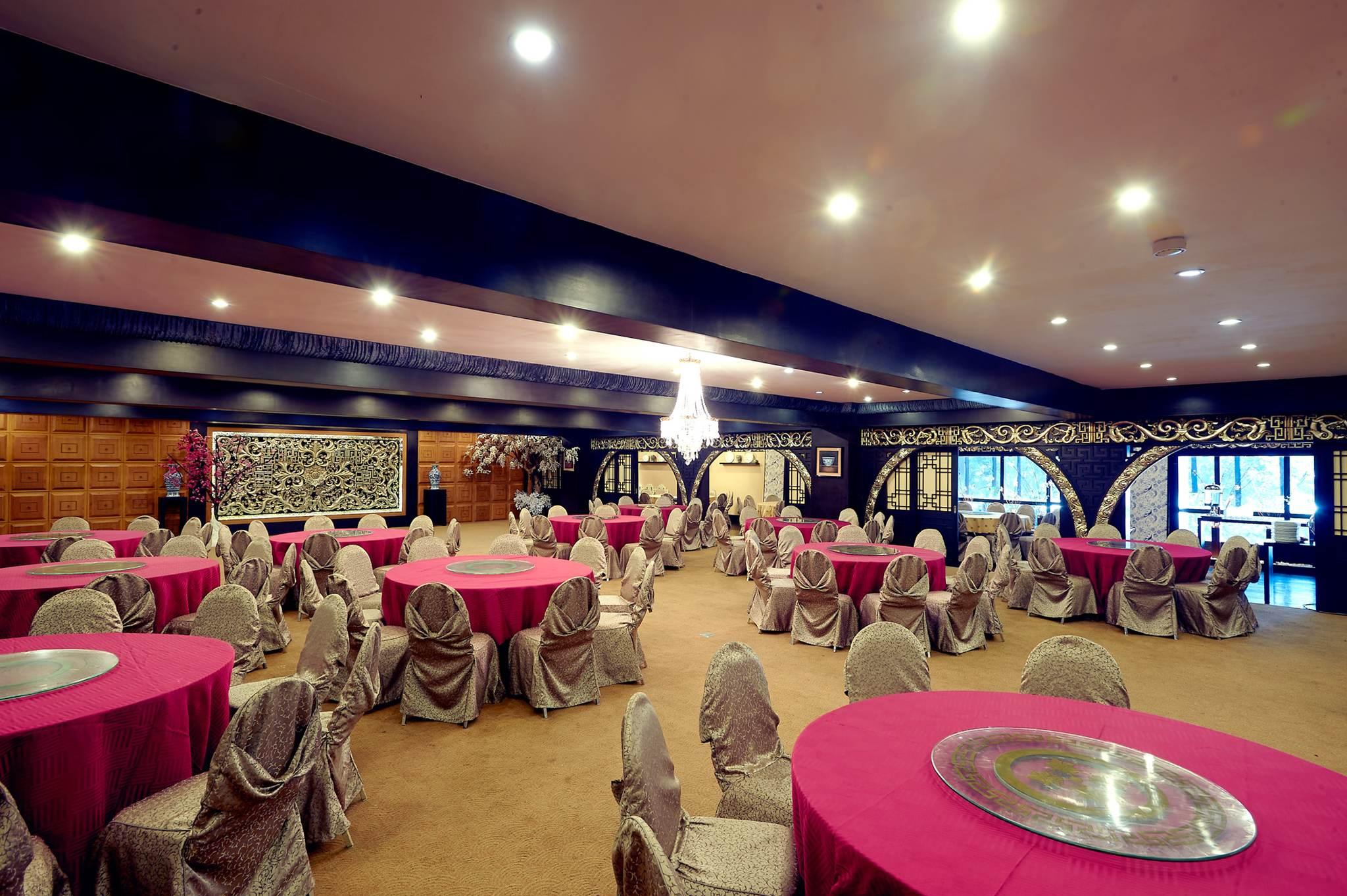 Restaurant Garden Palace Hotel Surabaya