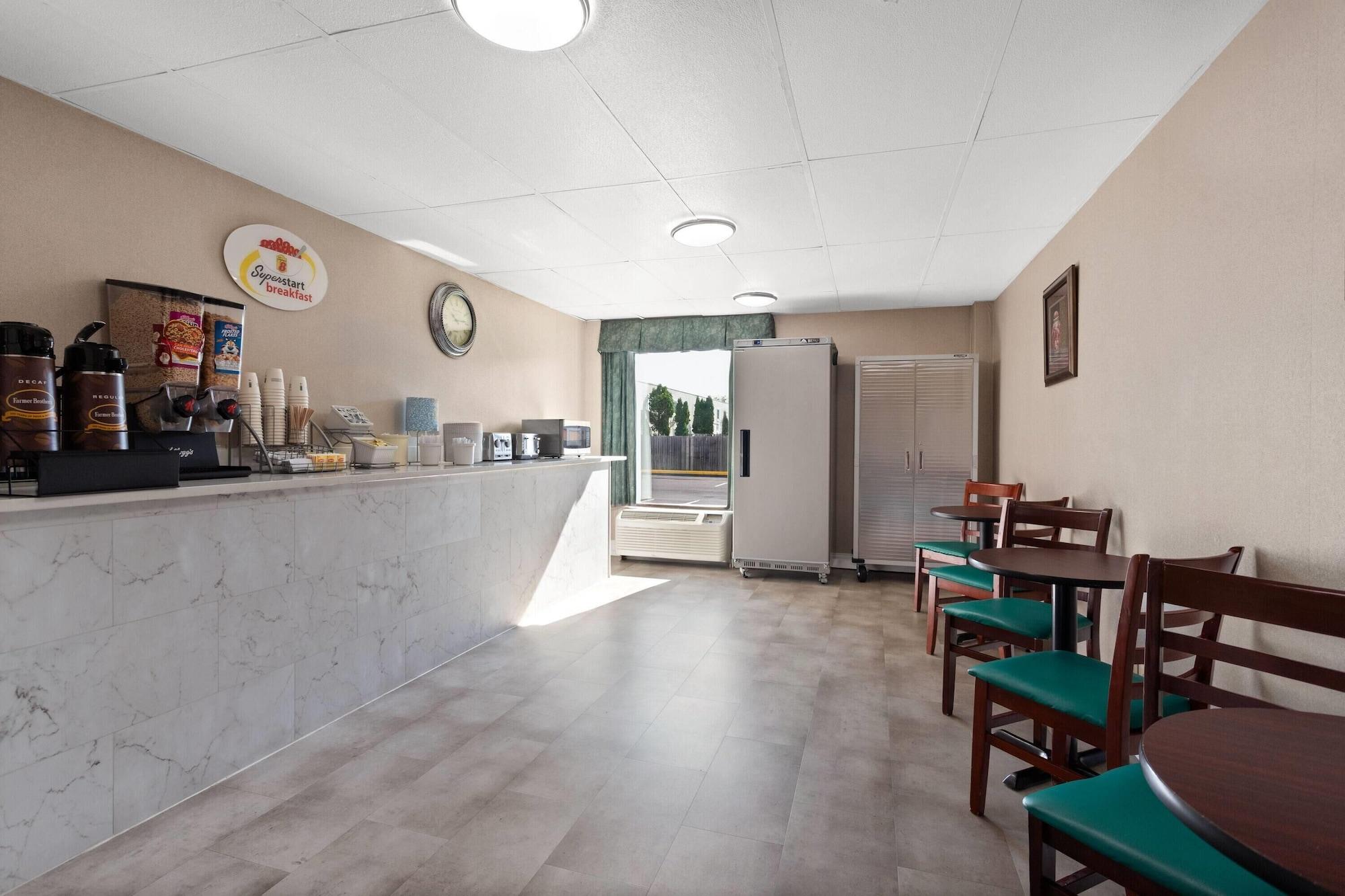 Restaurant Super 8 by Wyndham Columbus