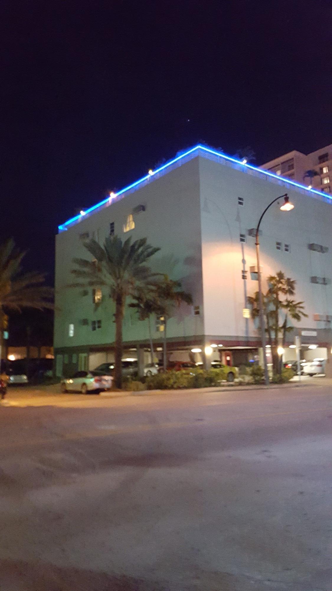 Vista Exterior Rooftop Resort - Clothing Optional - Adult Only