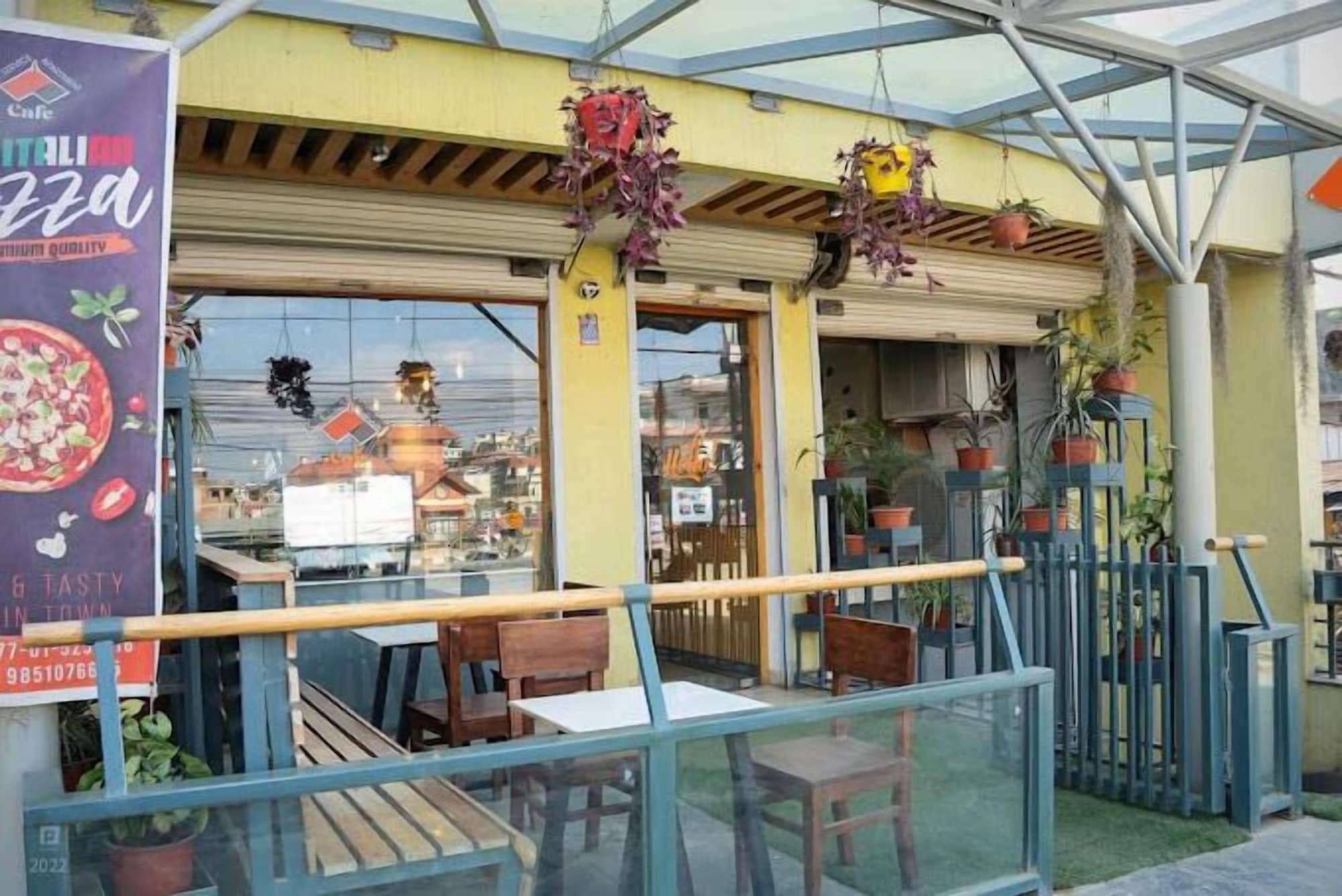 Varios Lalit Service Apartment