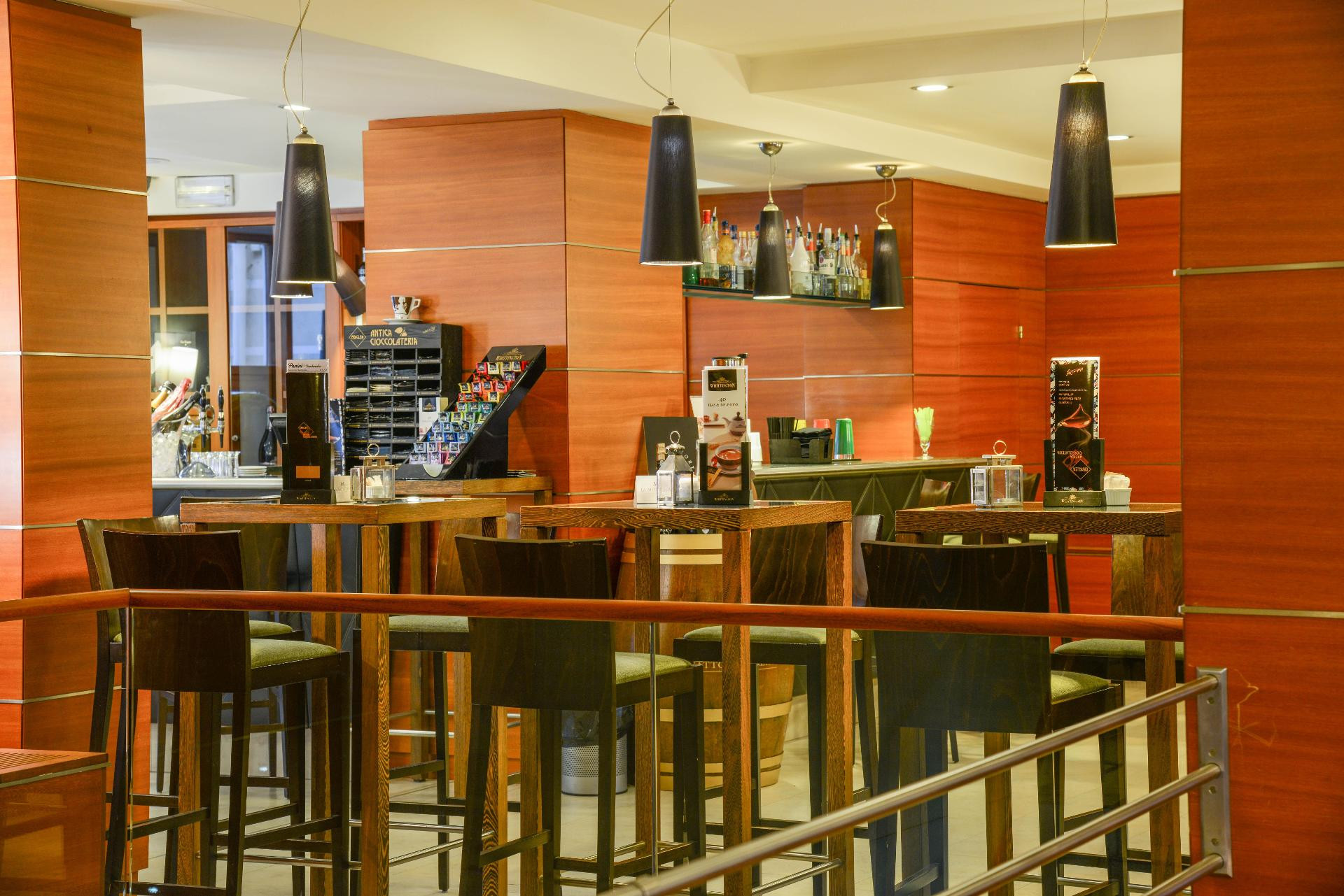 Bar/Salón Hotel Master