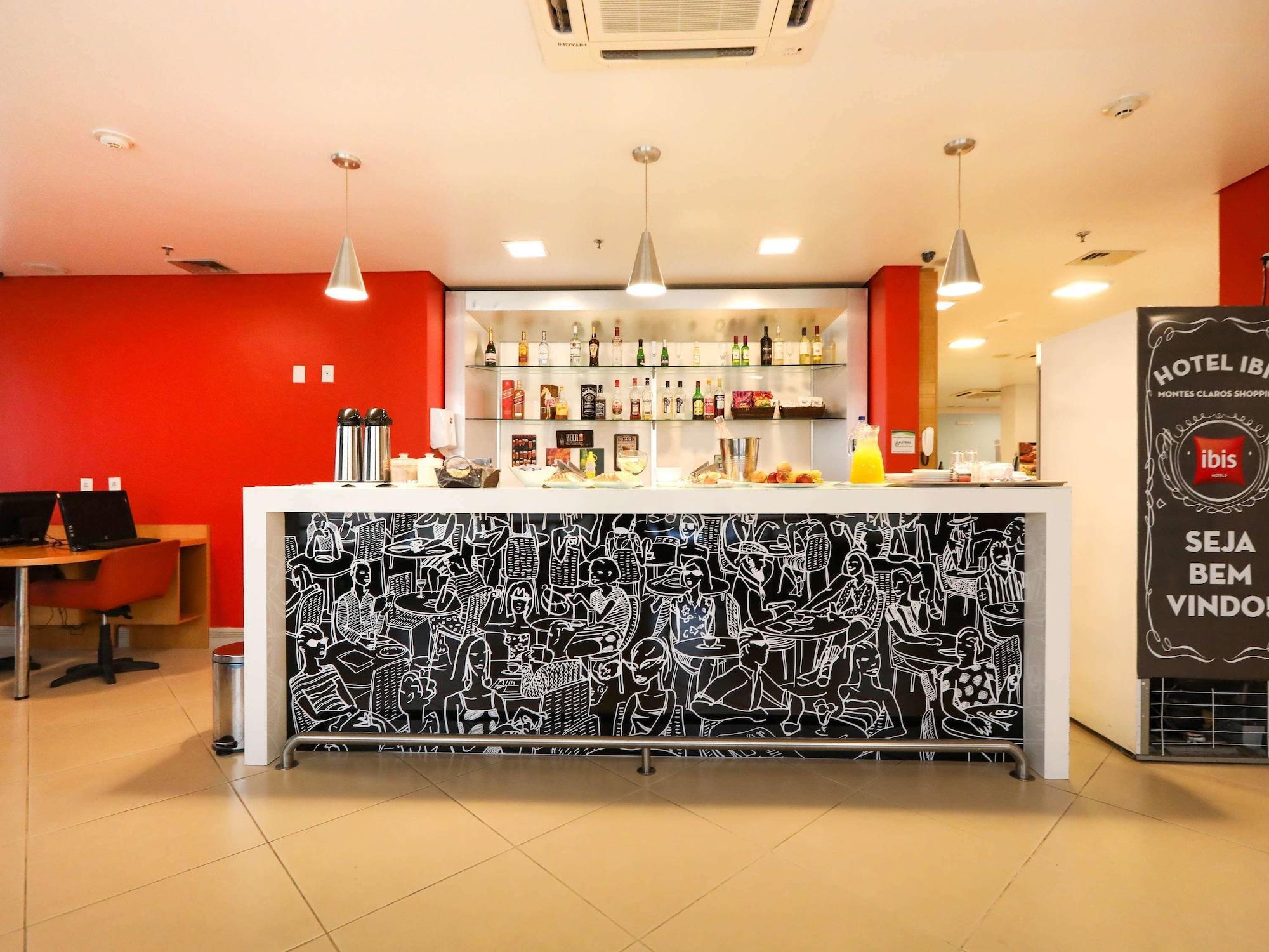 Vista Exterior ibis Montes Claros Shopping