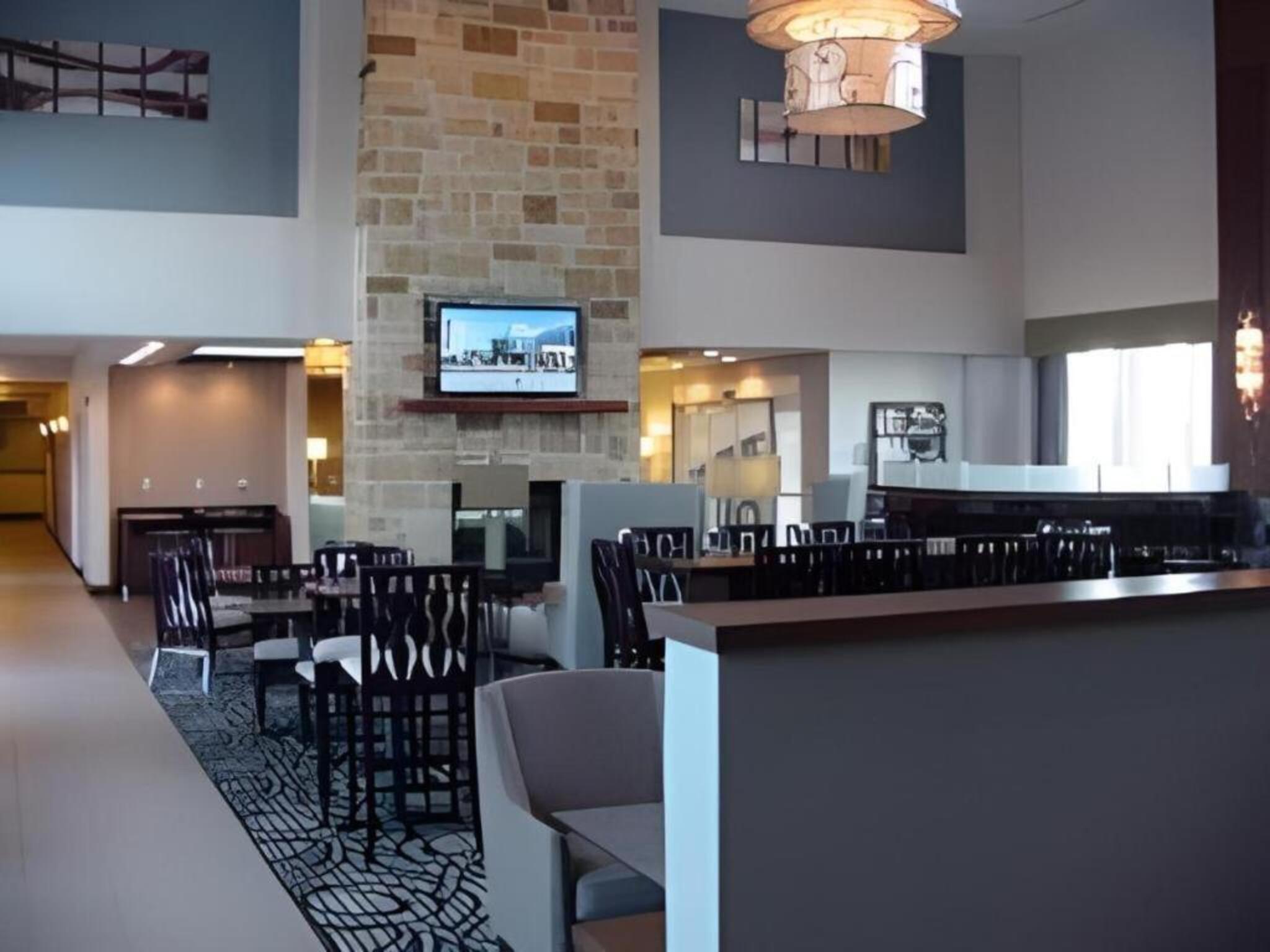 Vista Lobby Holiday Inn Express & Suites Fredericksburg by IHG