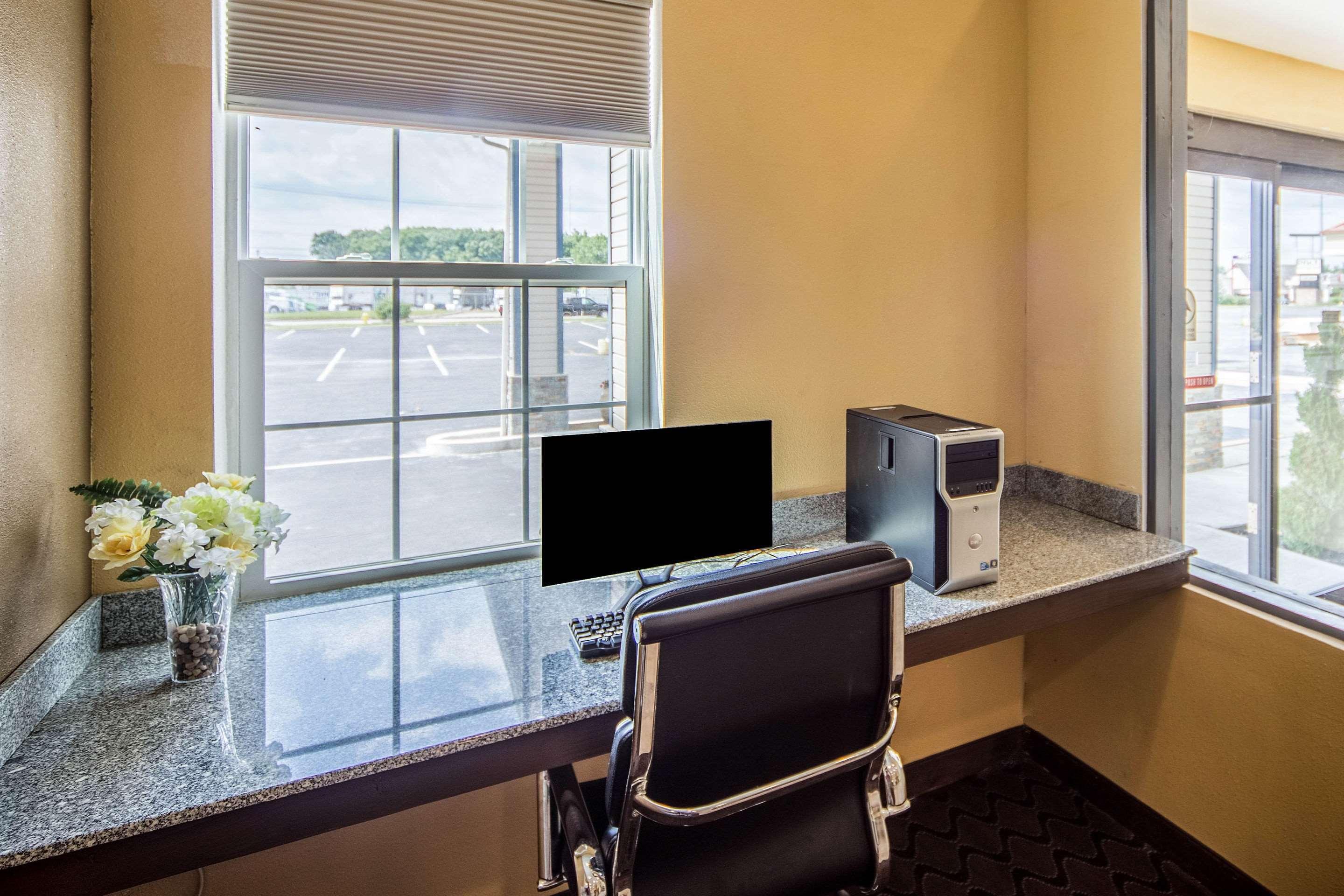 Centro de Negocios Suburban Studios Fort Wayne
