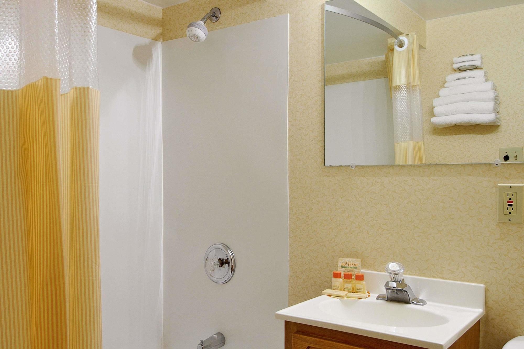 Equipamiento de Habitación Days Inn by Wyndham Cleveland Lakewood