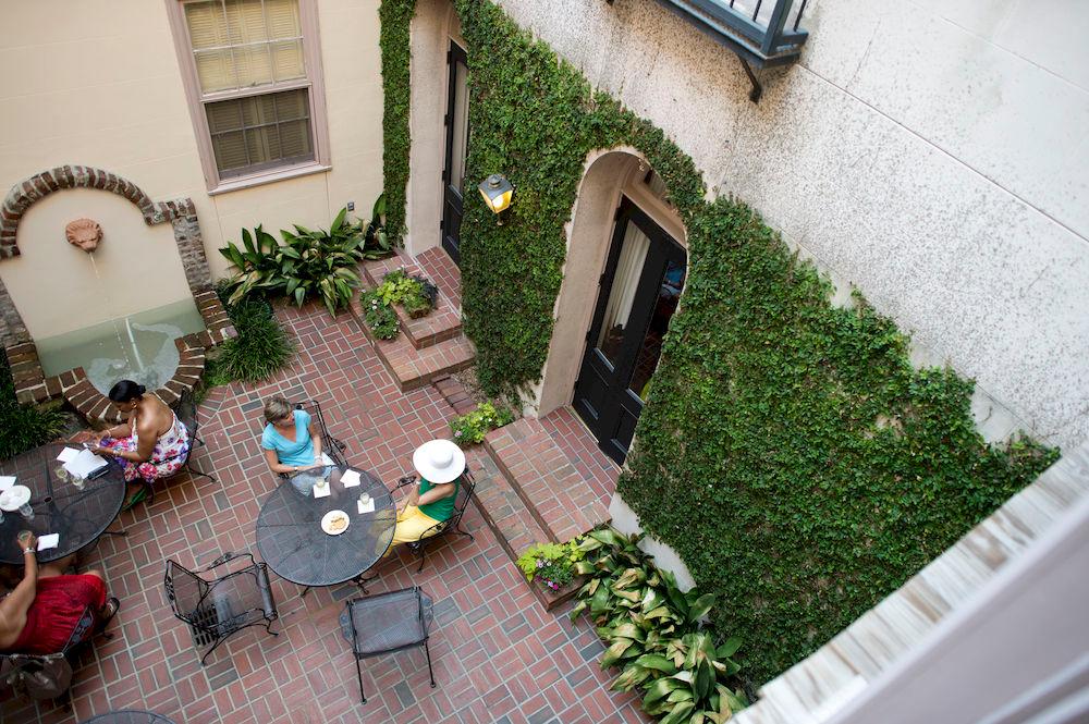 Varios Kings Courtyard Inn