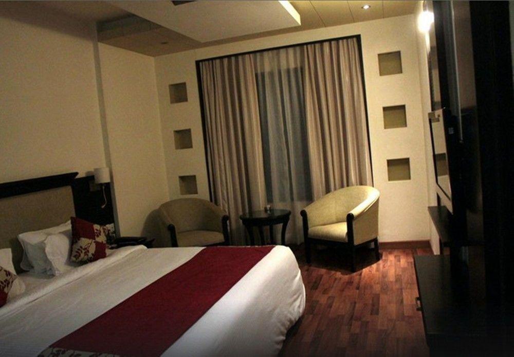 Habitación Royal Orchid Central Hotel