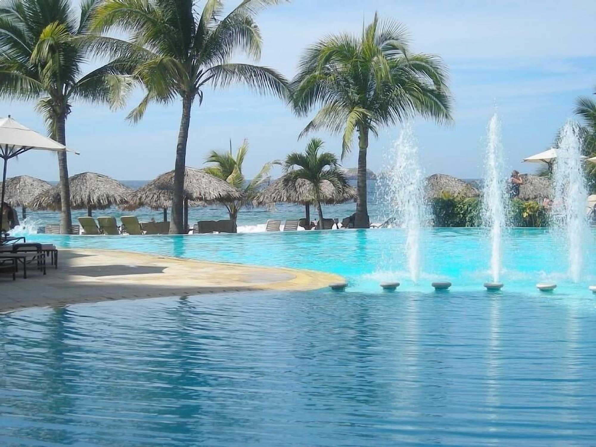 Vista Piscina Bay View Grand Marina 3BR