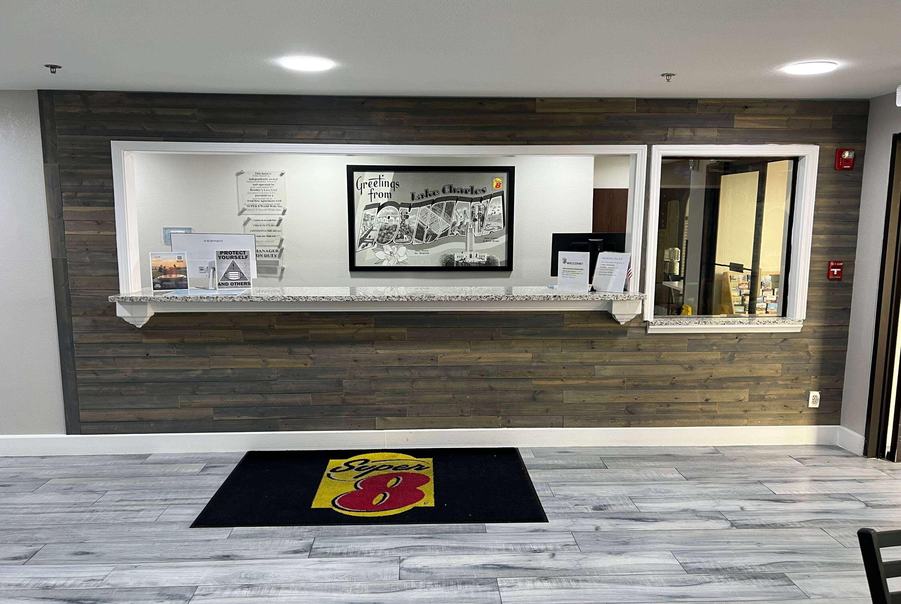Vista Lobby Super 8 by Wyndham Lake Charles/Sulphur