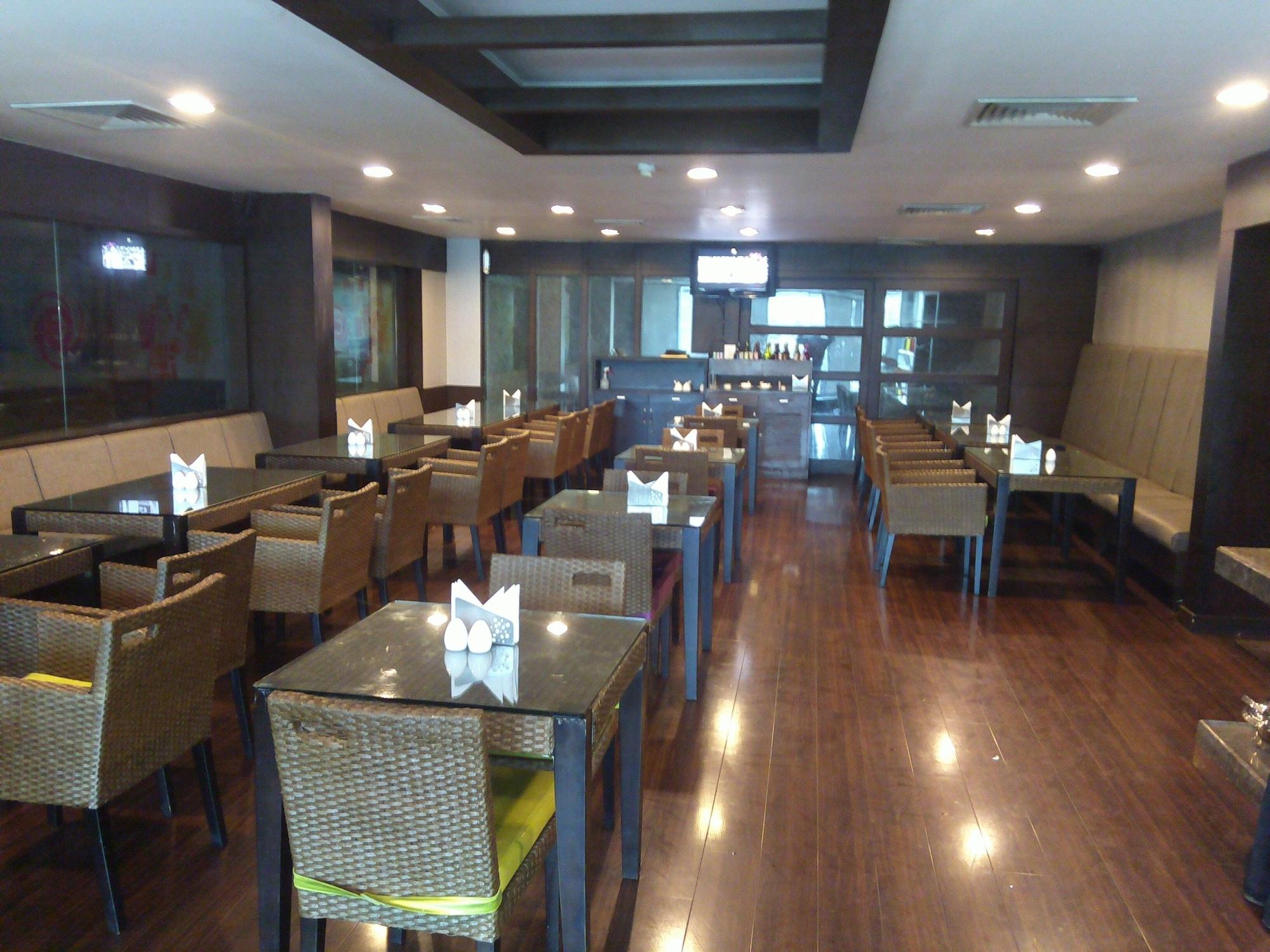 Restaurant Hotel Saurabh Candy By Peppermint