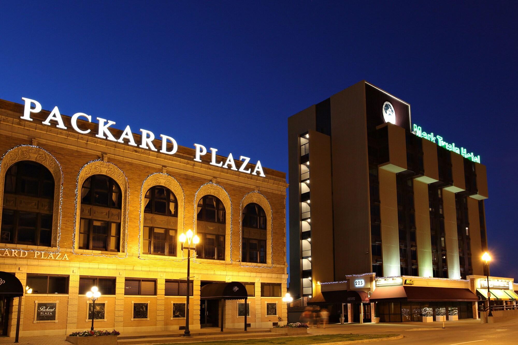 Varios Mark Twain Hotel