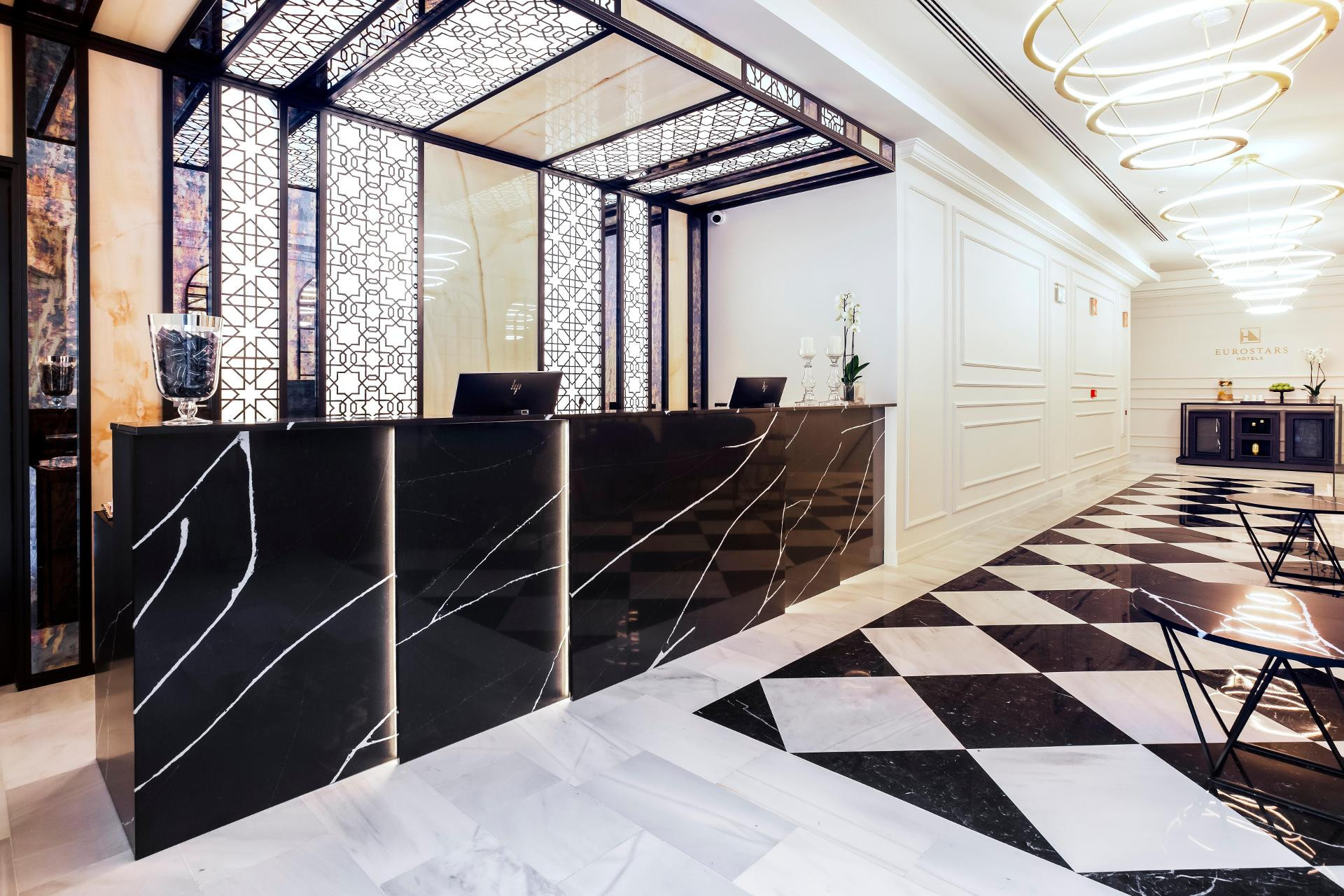 Vista Lobby Eurostars Puerta Real Hotel