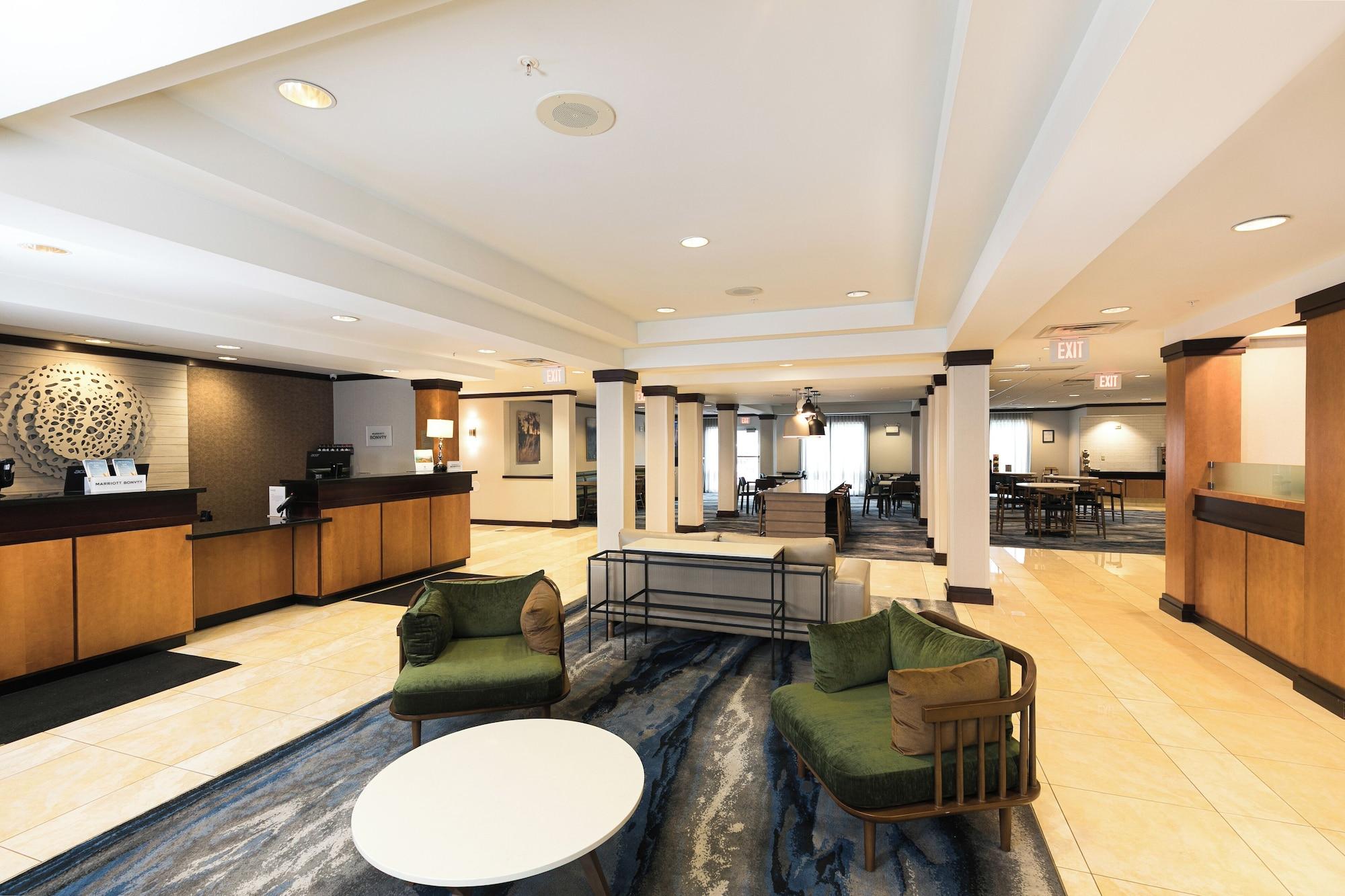 Vista Lobby Fairfield Inn & Suites by Marriott Milwaukee Airport