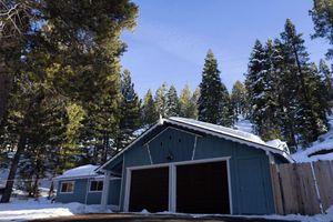 Alquiler Vacacional - Hot tub, close to trails, 5 minutes from Heavenly!  Welcome to Stonepine House