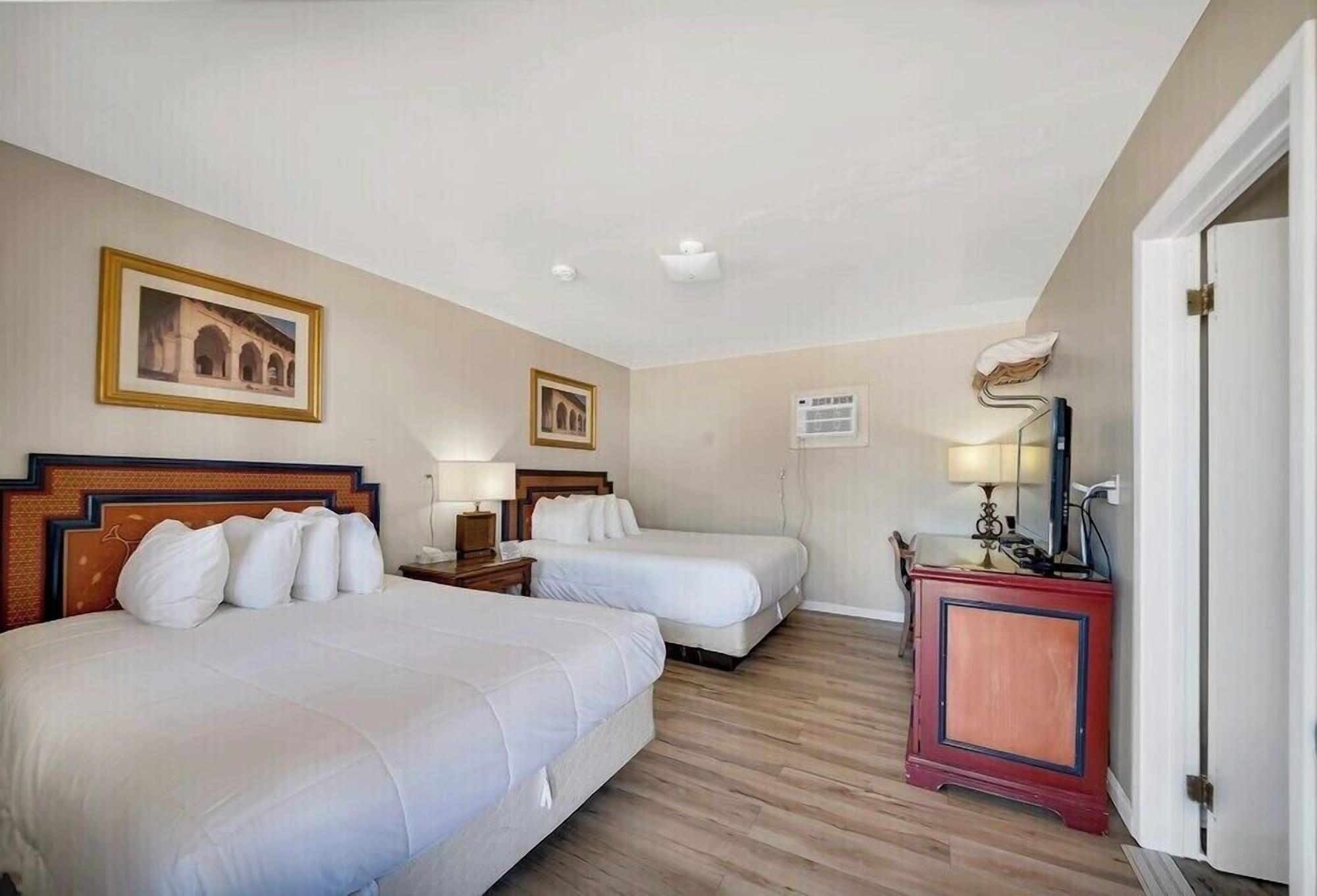 Varios Badlands Hotel and Campground