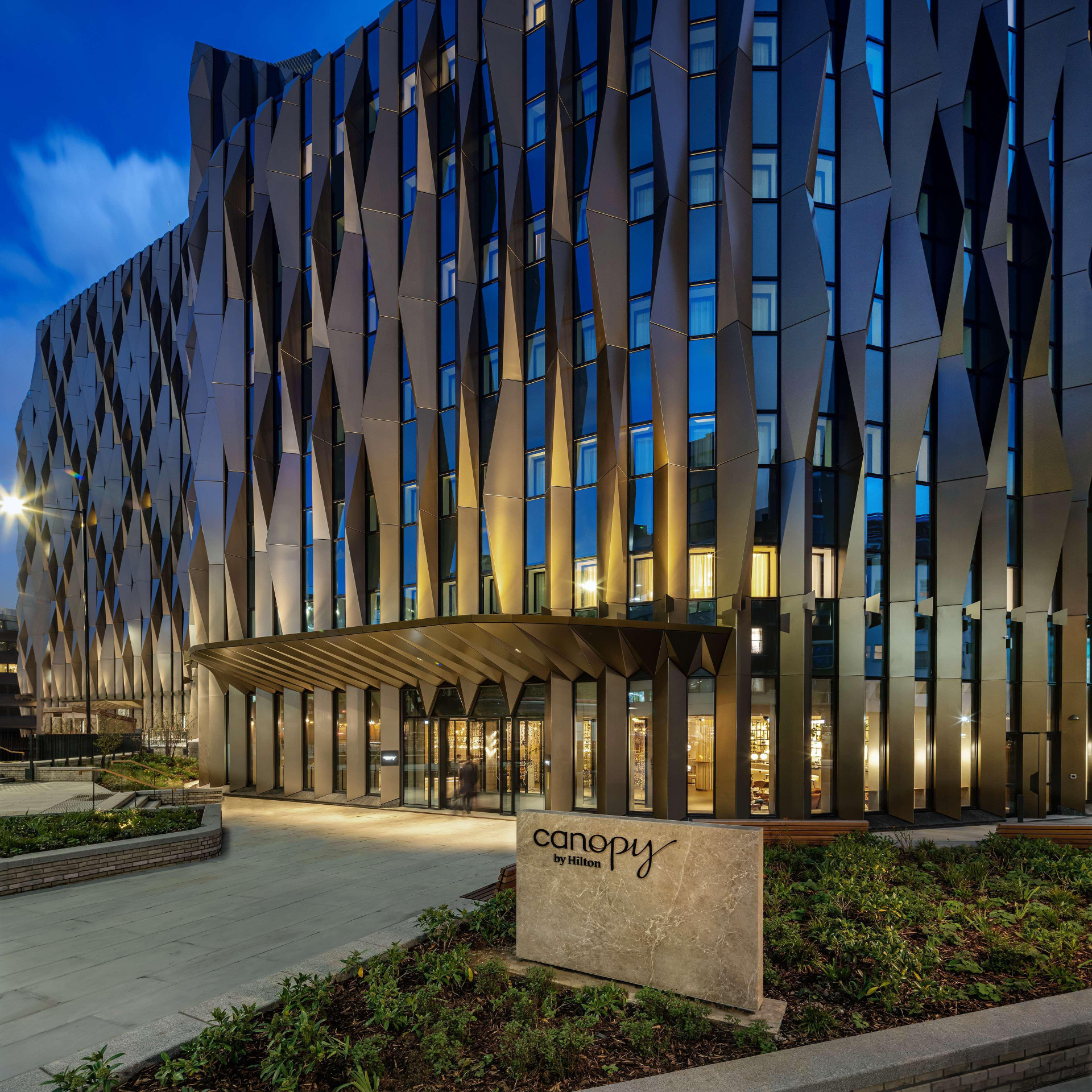 Vista Exterior Canopy by Hilton London City