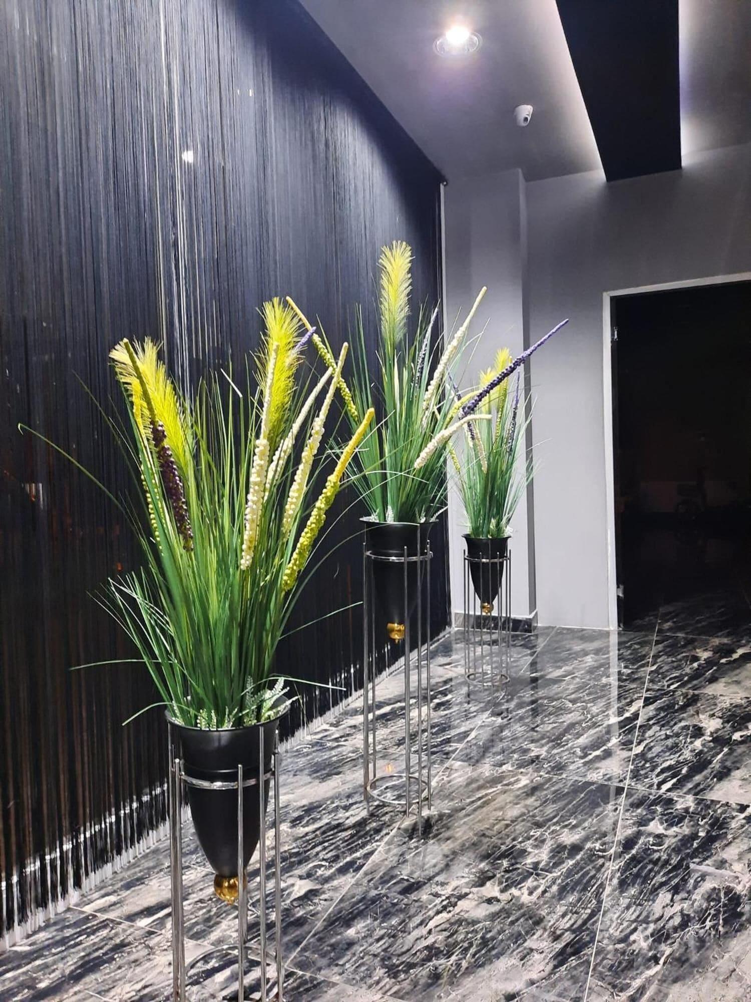 Vista Lobby Skylon Airport Hotel