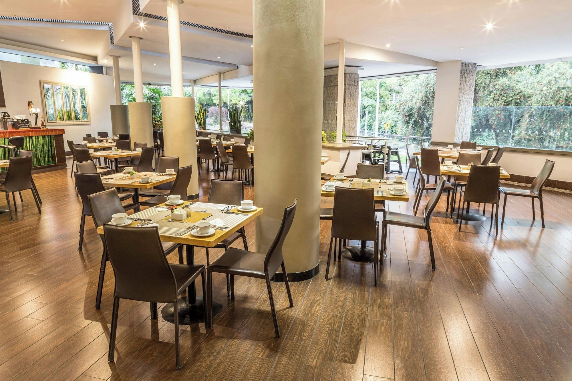 Restaurant Four Points by Sheraton Medellin