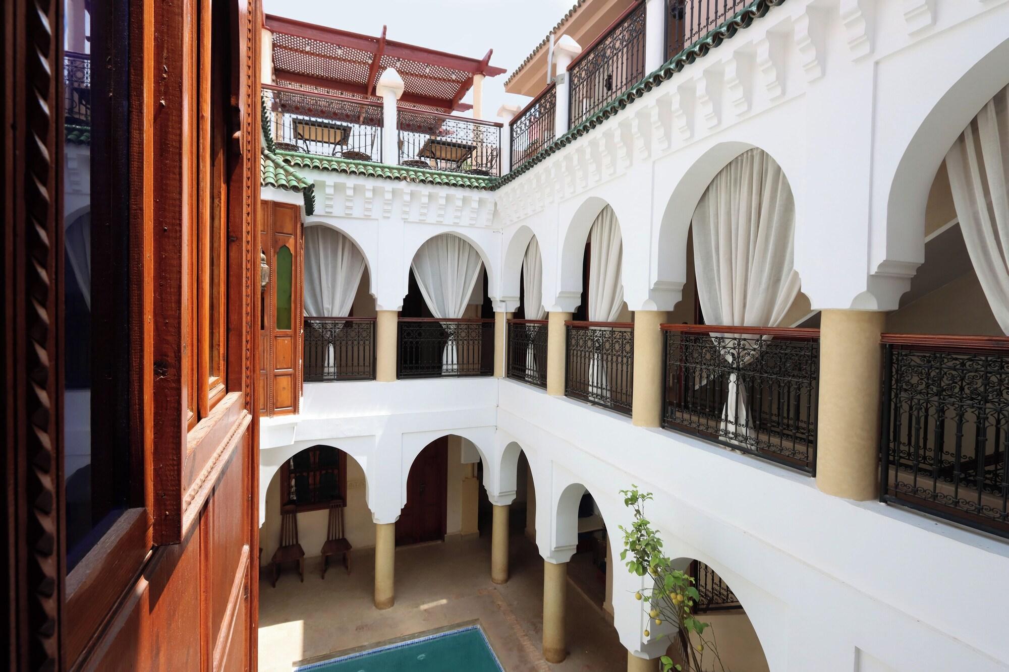 Varios Riad Berenssi