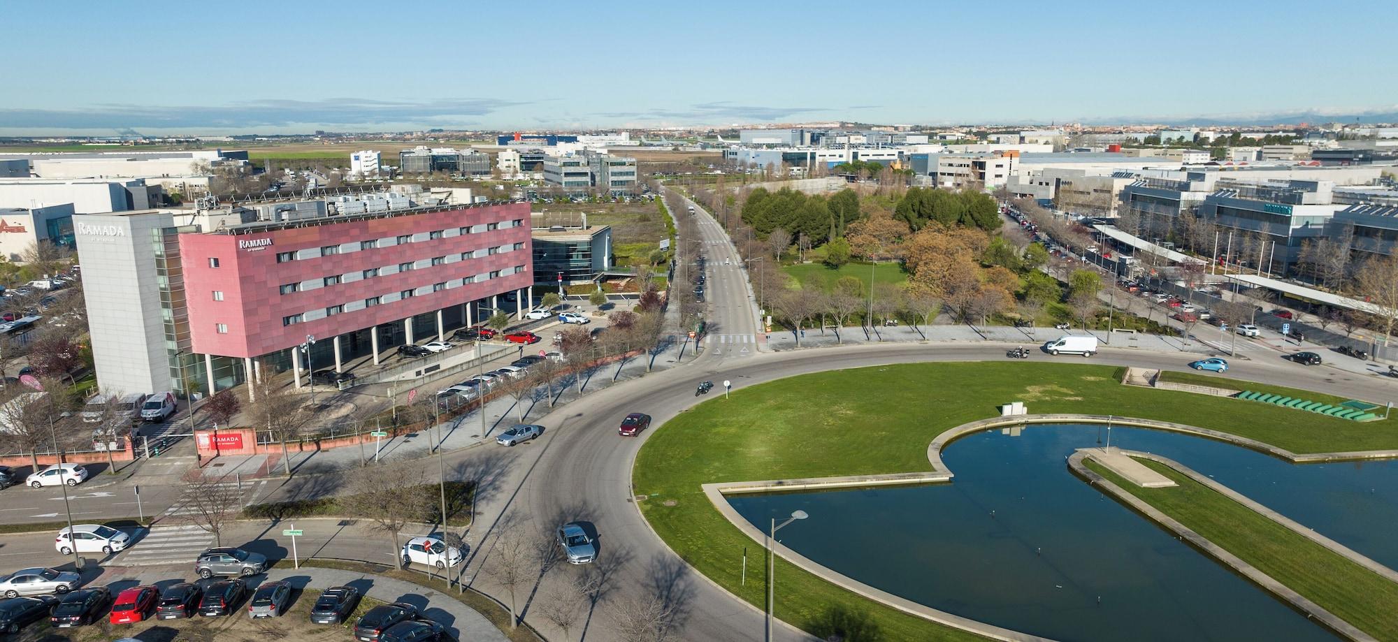 Vista Exterior Ramada by Wyndham Madrid Getafe