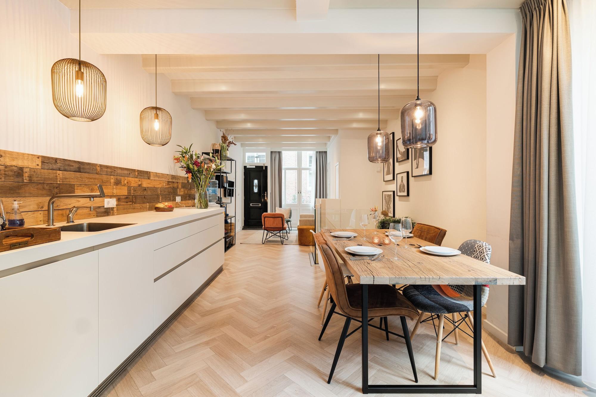 Varios Leidse Square Luxury Apartment