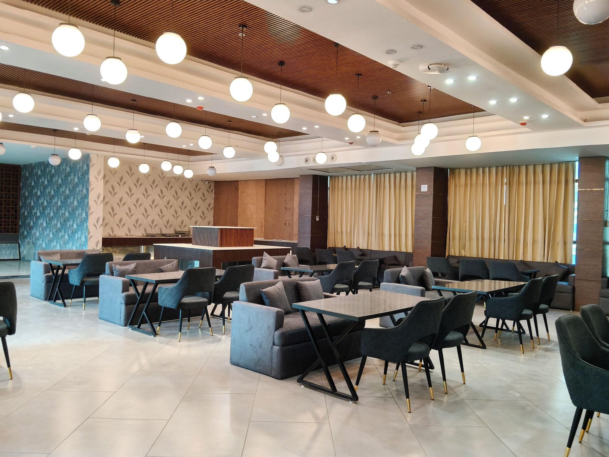 Restaurant Clarks Inn Express Firozabad