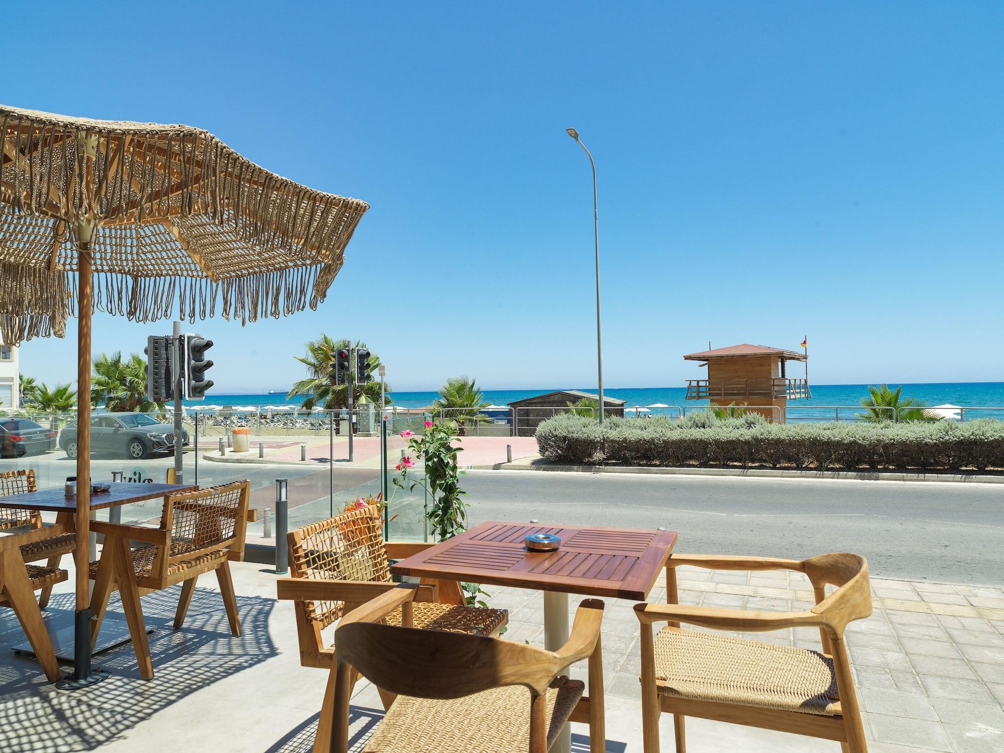 Restaurant LIV Mackenzie Beach Suites