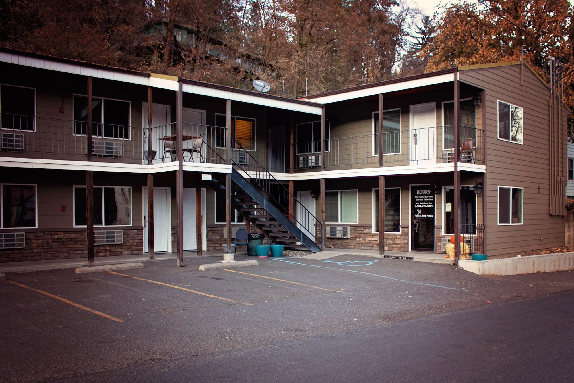 Vista Exterior White Pine Motel